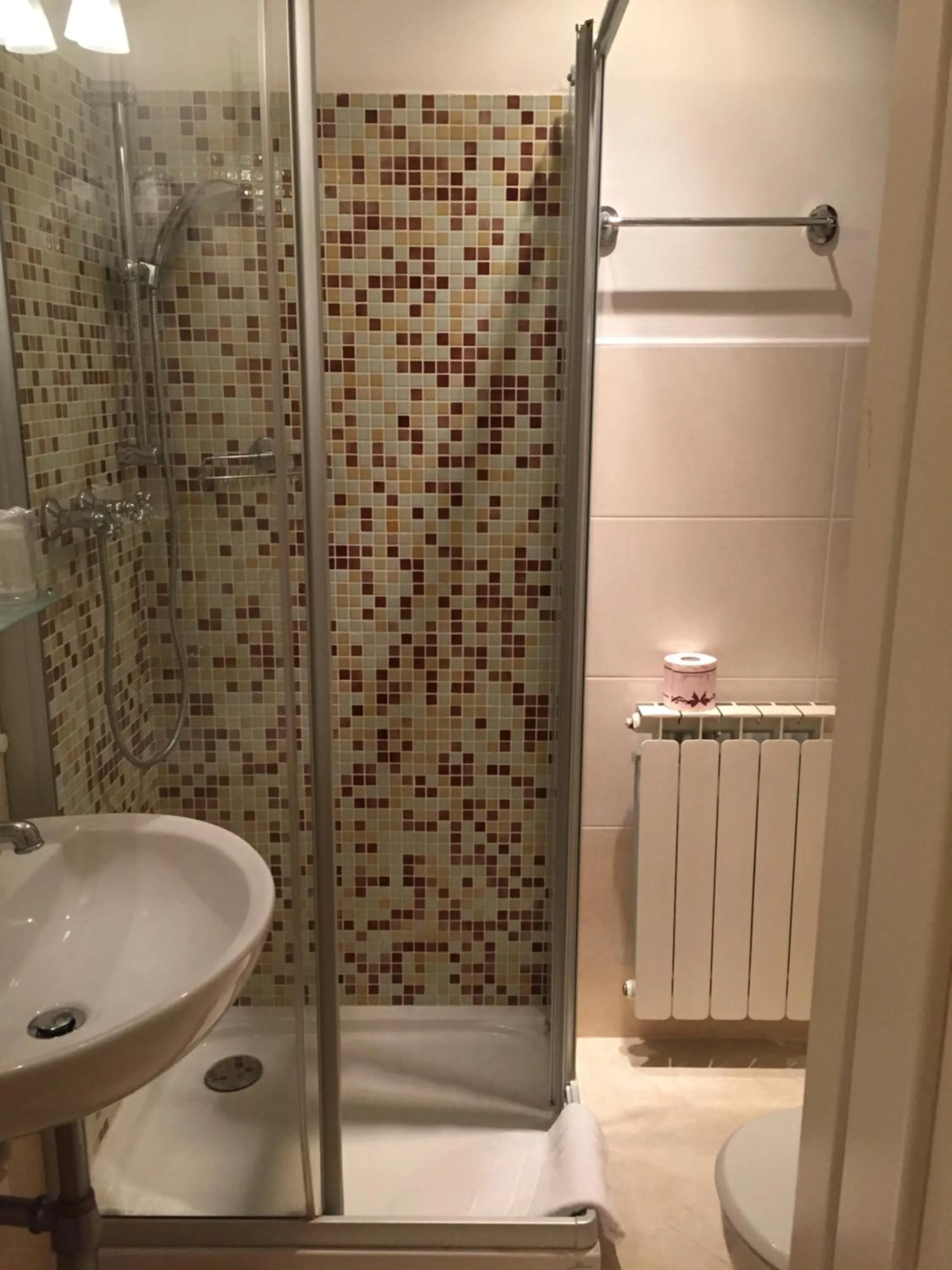 Bathroom in Albergo ai Tolentini