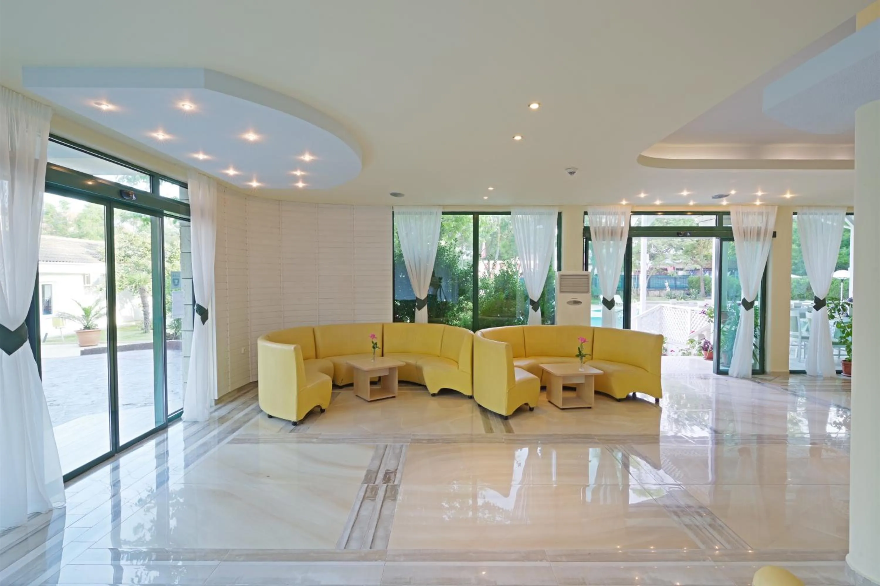 Lobby or reception in Perla Plaza Hotel - All Inclusive