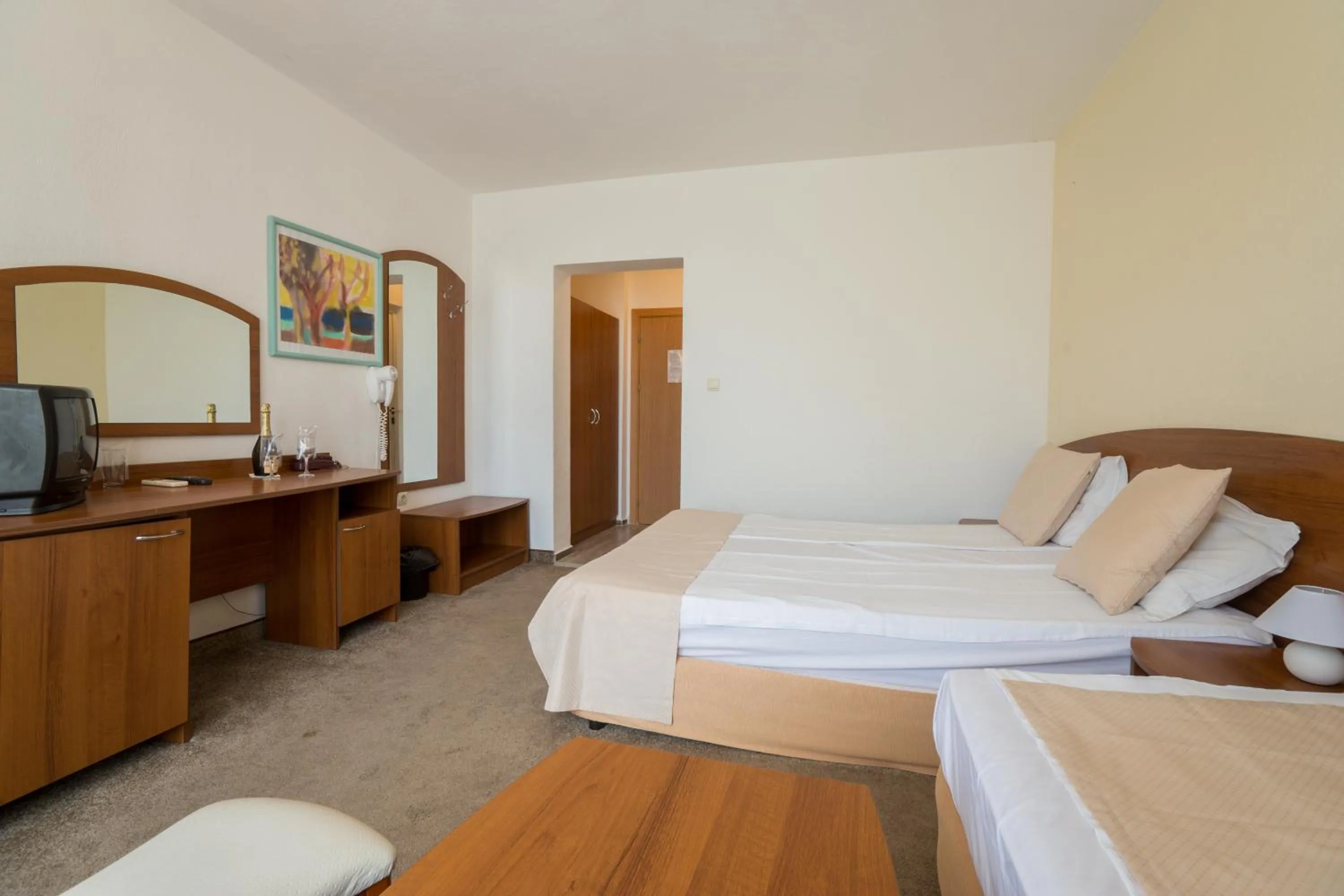 Photo of the whole room, Bed in Perla Plaza Hotel - All Inclusive