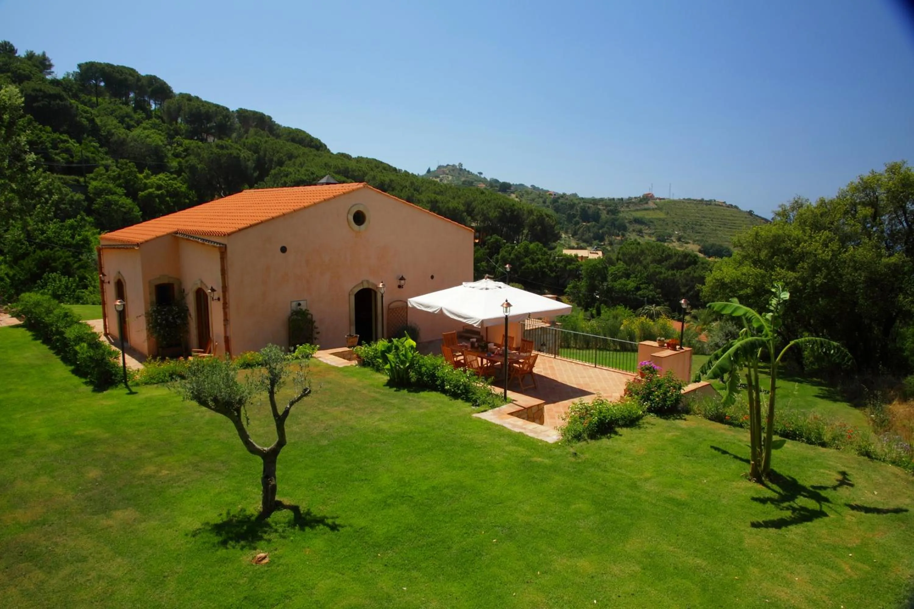 Facade/entrance in B&B Le Ginestre