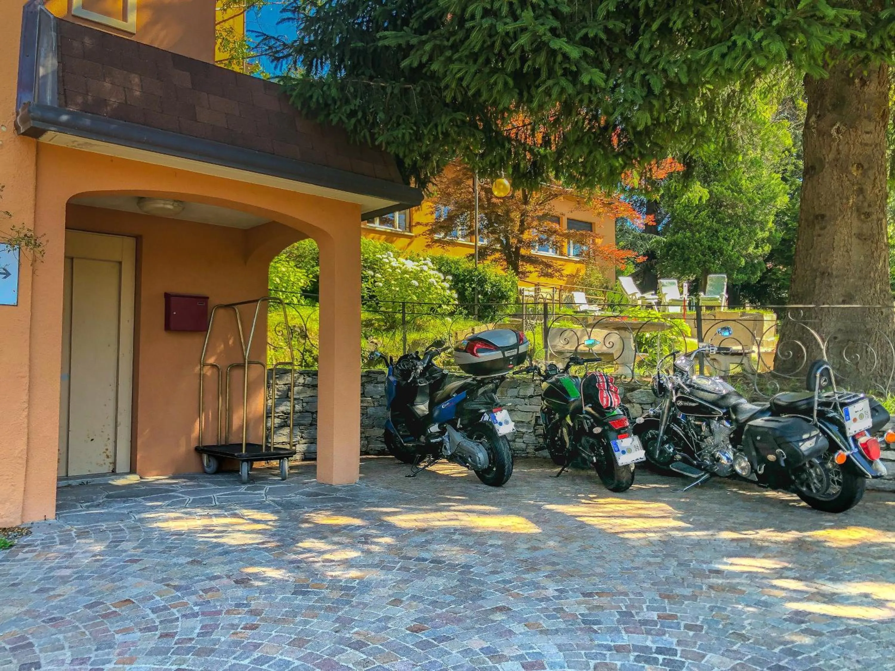 Parking in Hotel Moderno