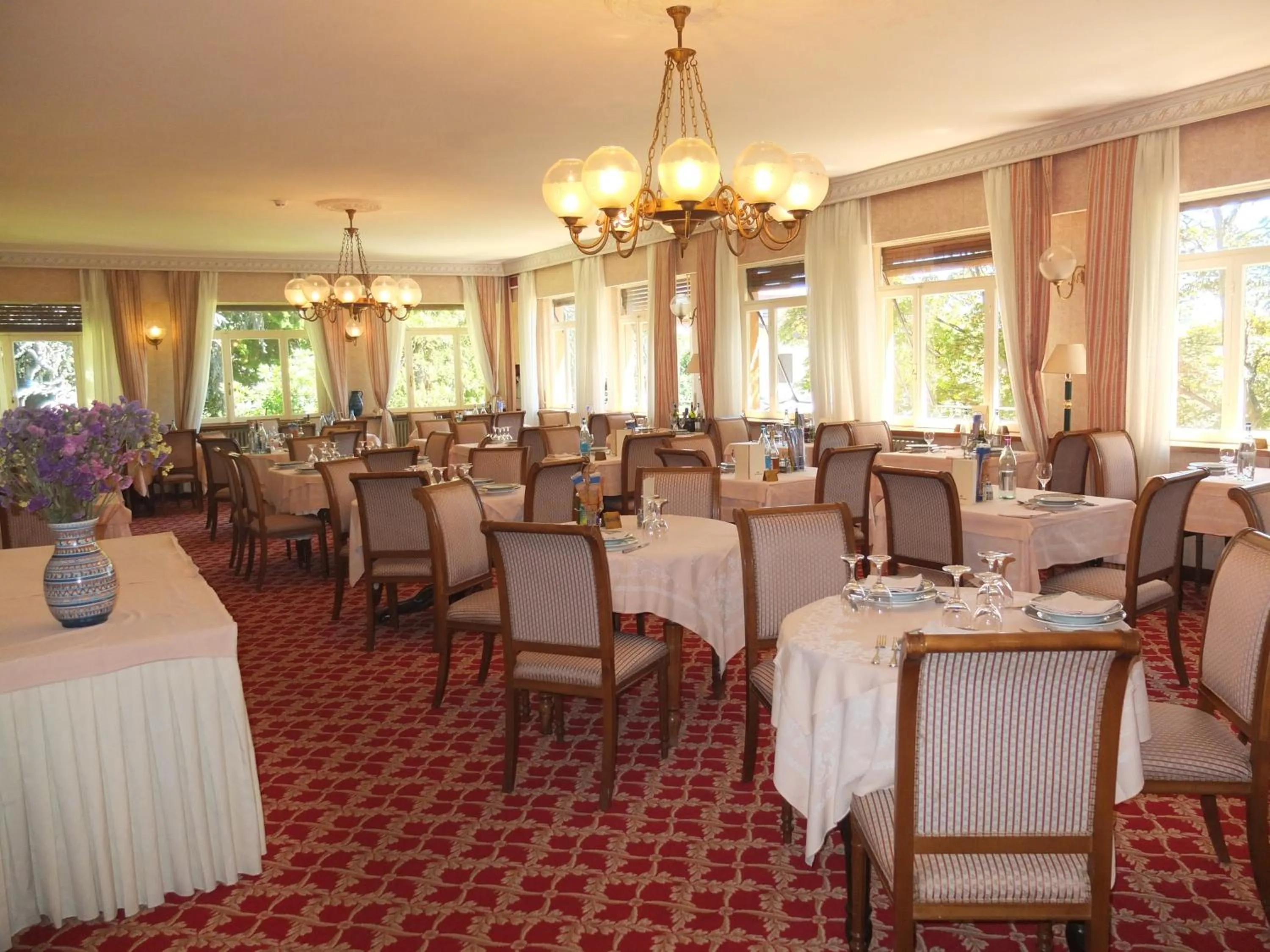 Restaurant/places to eat in Hotel Moderno