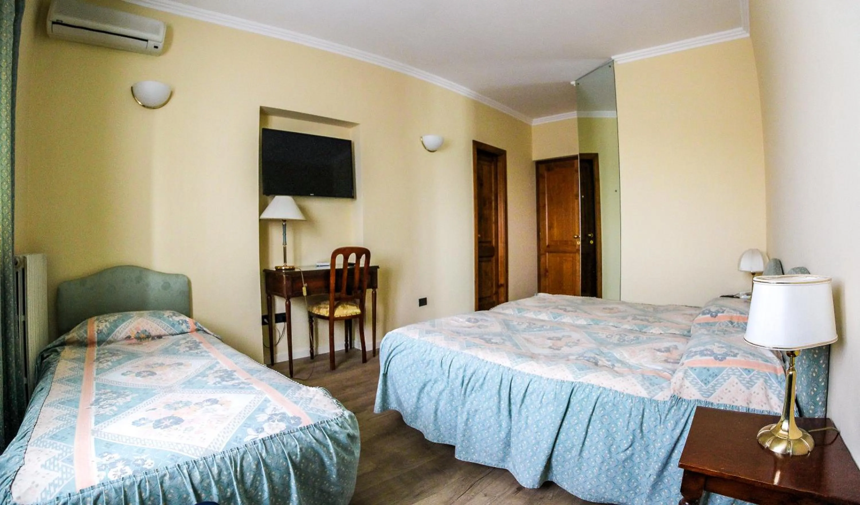 Bed in Hotel Moderno