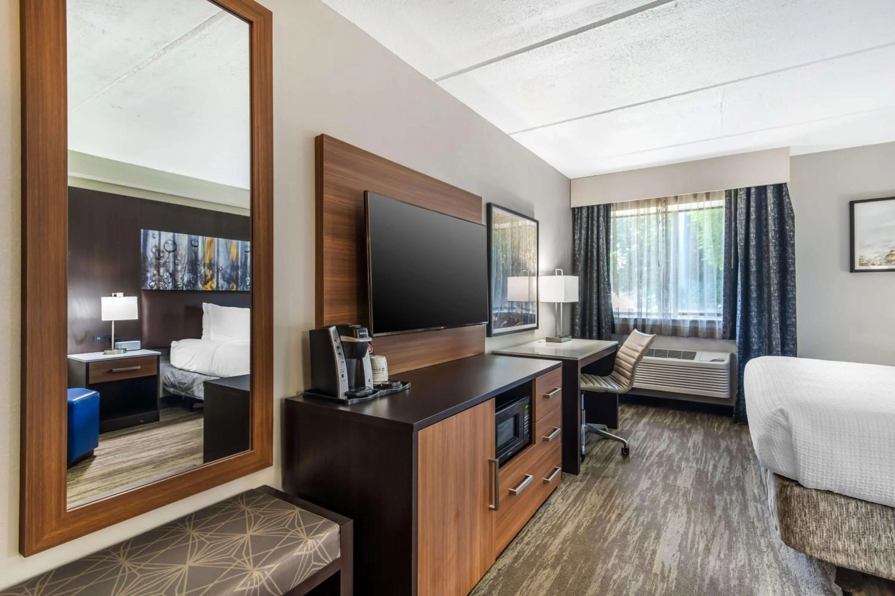 Bedroom, Bed in Best Western Atlanta-Marietta Ballpark Hotel