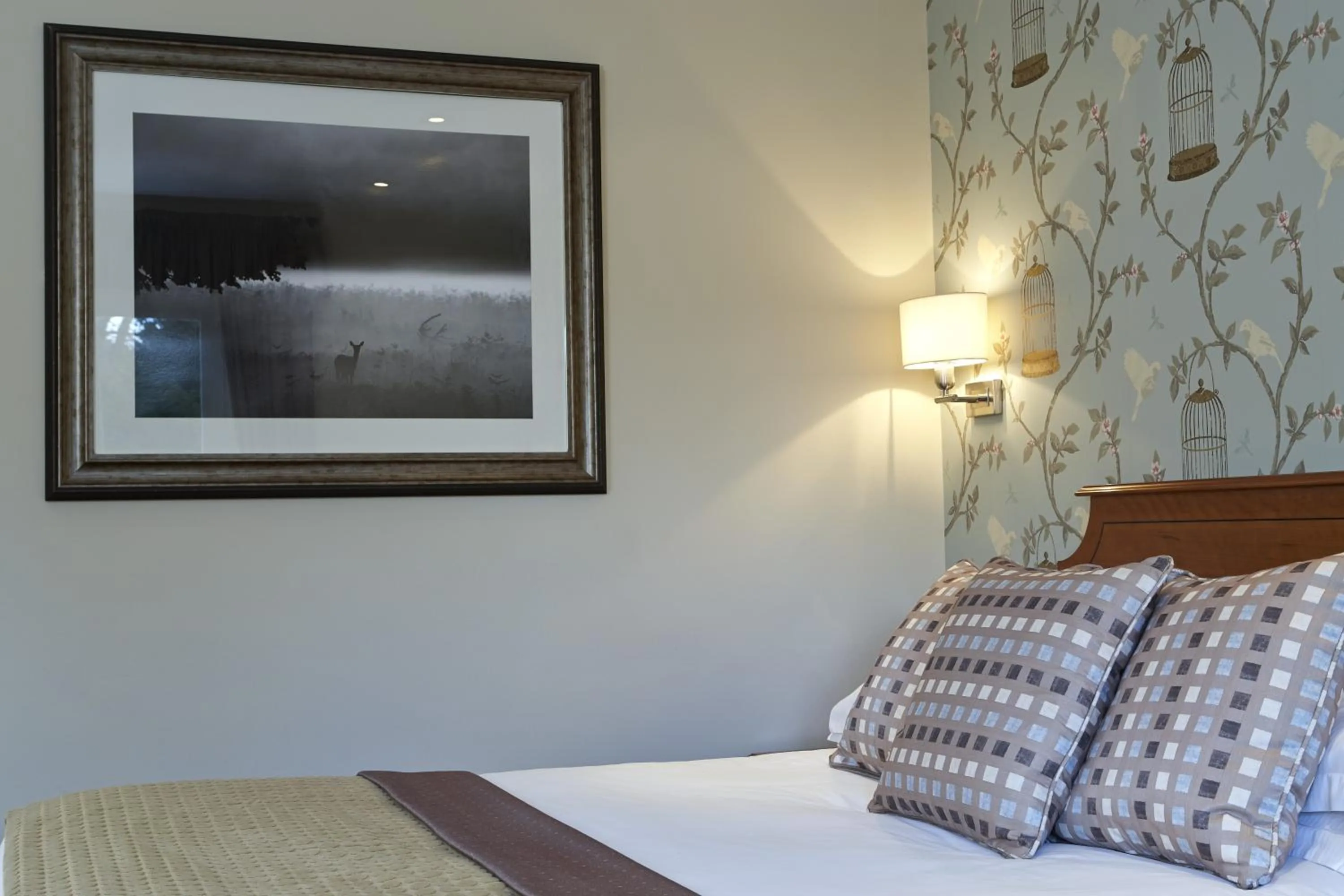 Bedroom, Bed in Mandolay Hotel Guildford