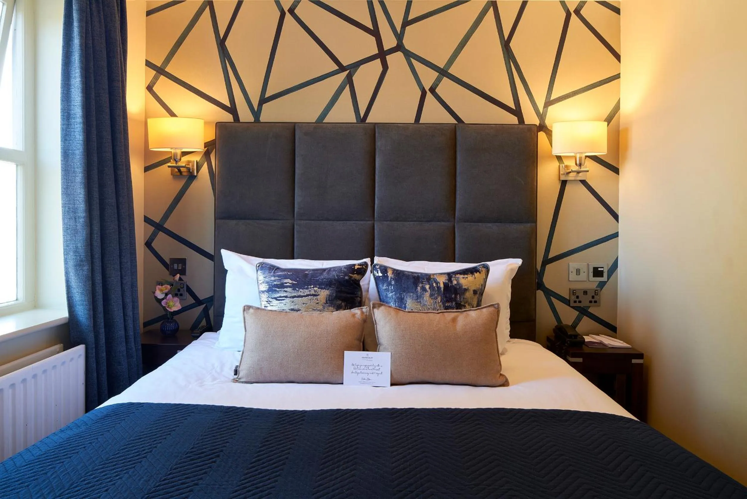 Bedroom, Bed in Mandolay Hotel Guildford