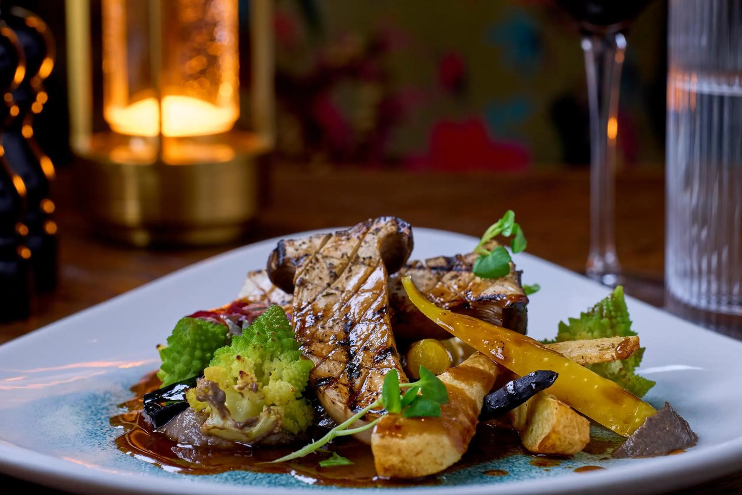 Restaurant/places to eat in Mandolay Hotel Guildford