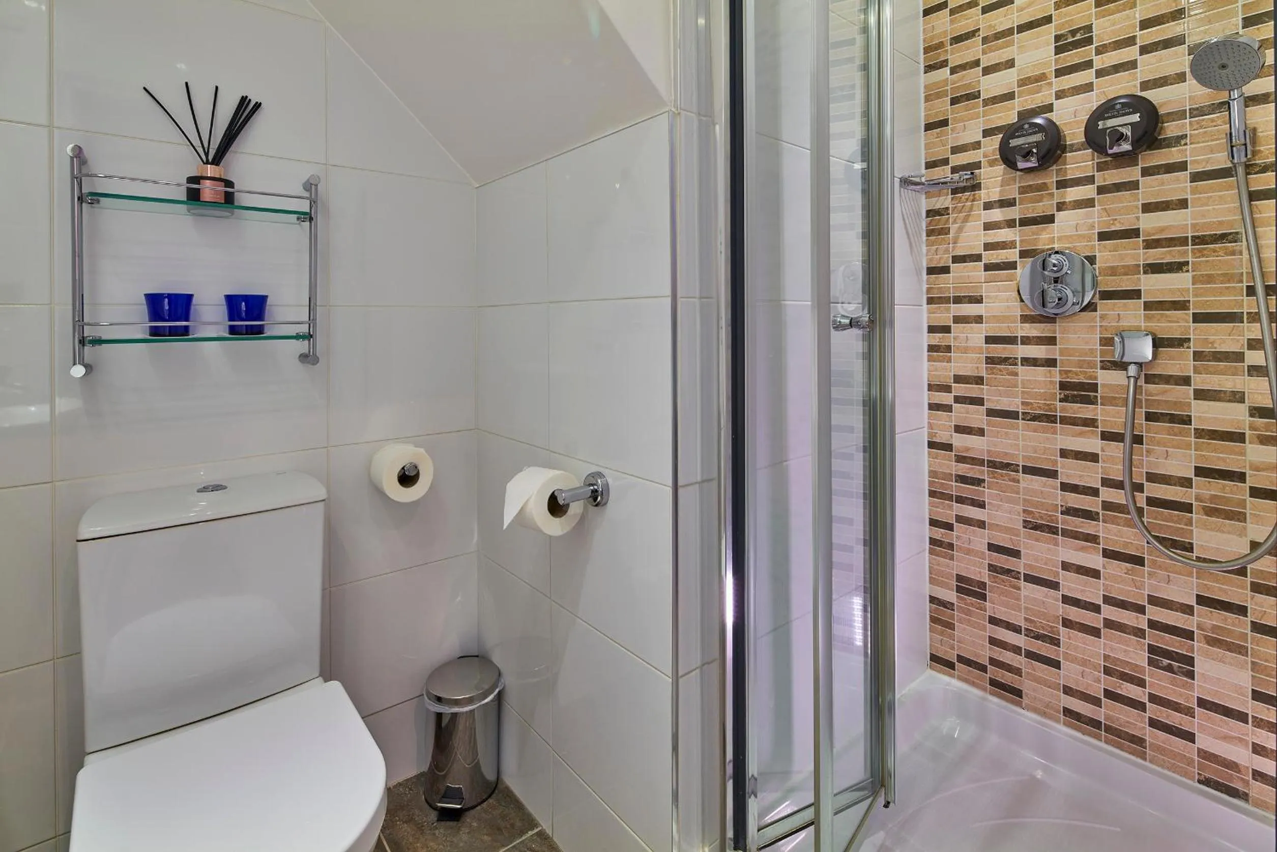 Shower in Mandolay Hotel Guildford