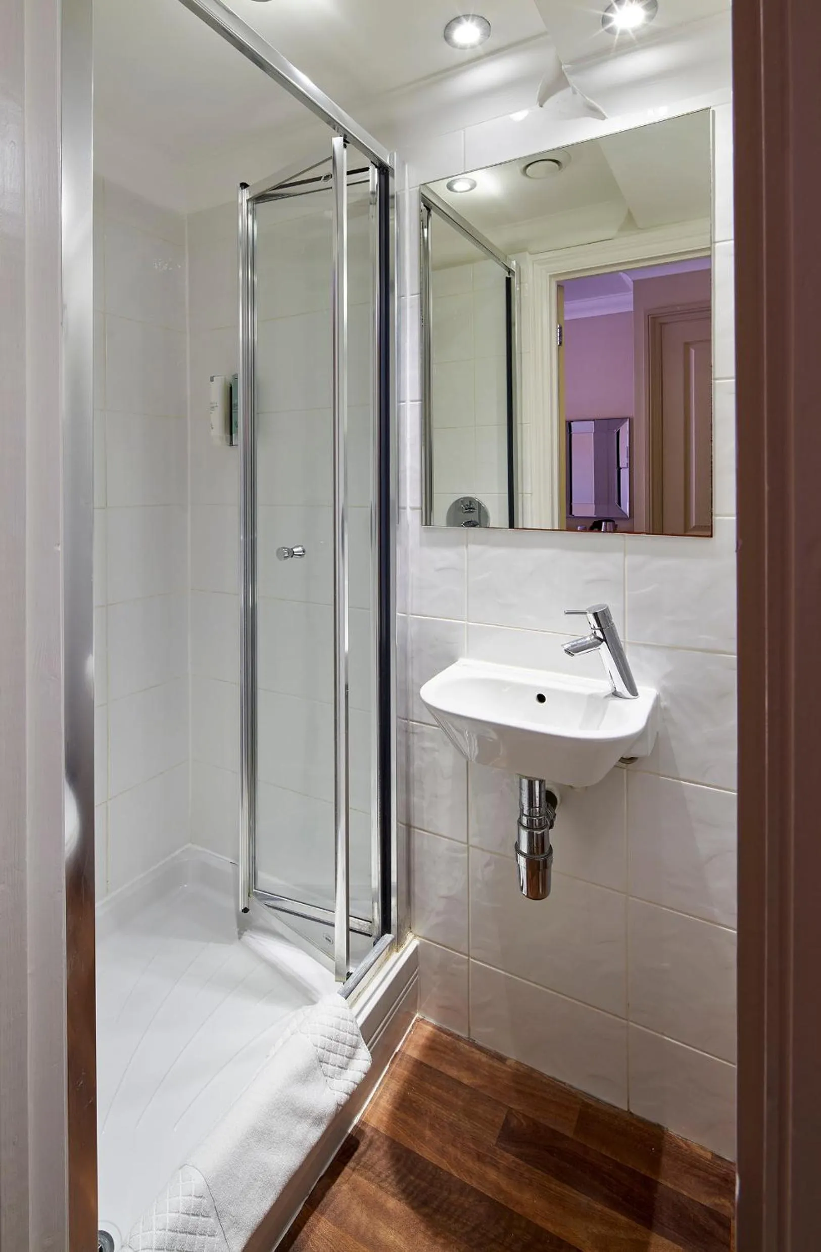 Shower in Mandolay Hotel Guildford