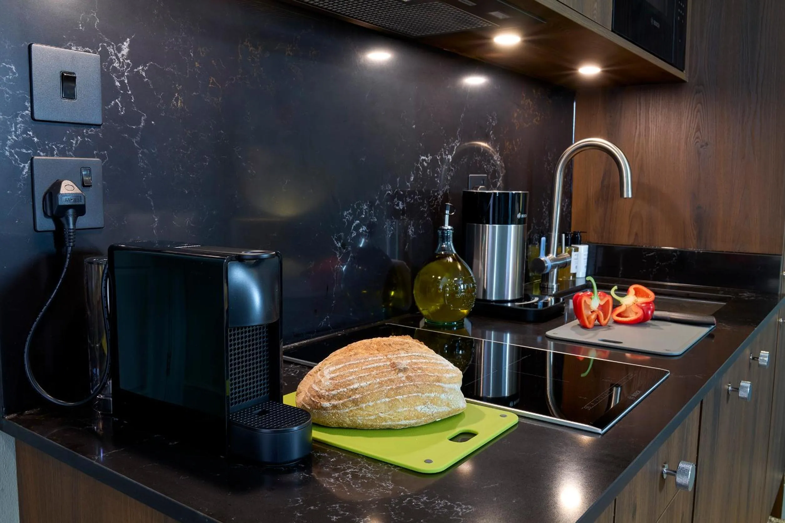 Kitchen or kitchenette in Mandolay Hotel Guildford