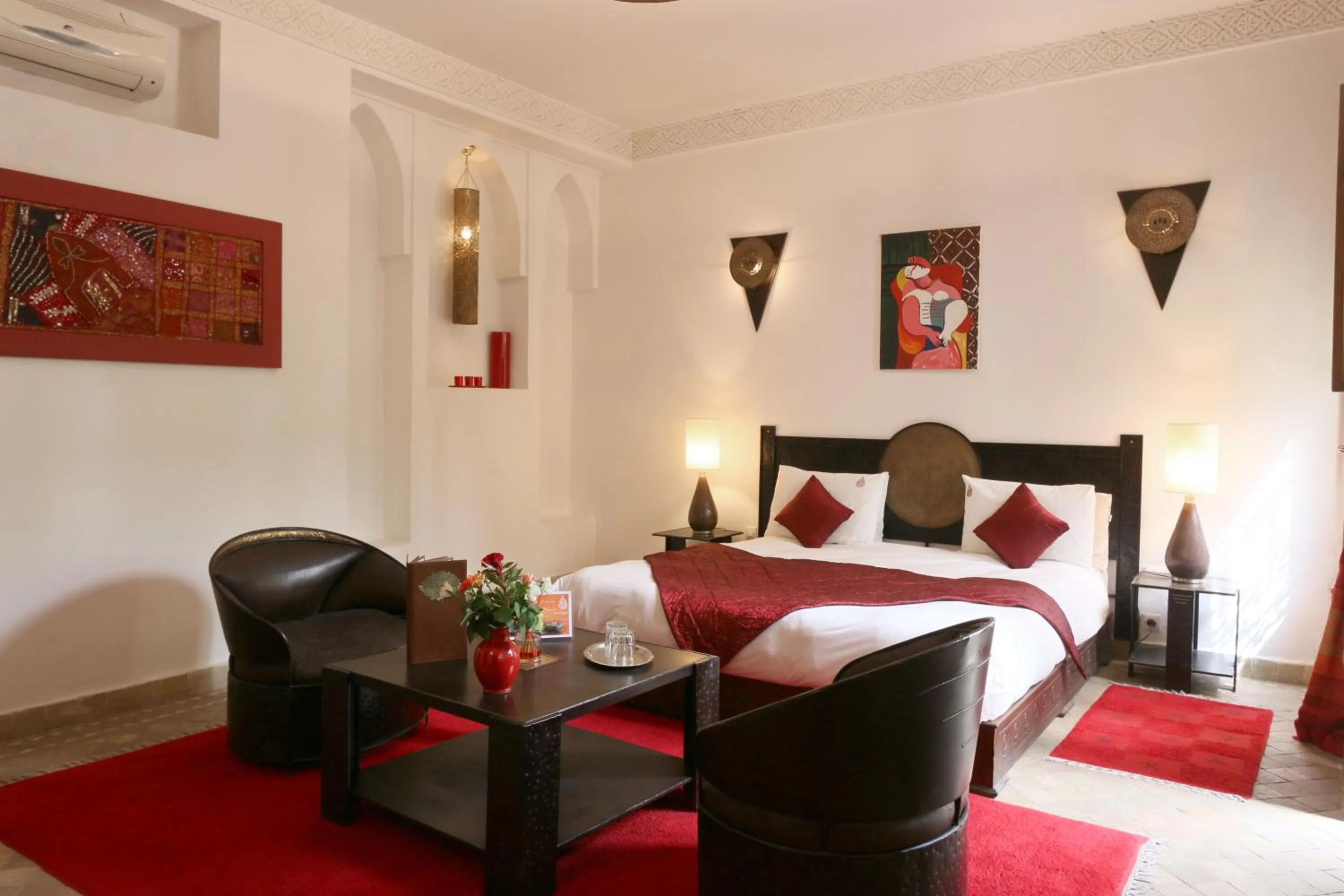 Photo of the whole room, Bed in Riad Pachavana