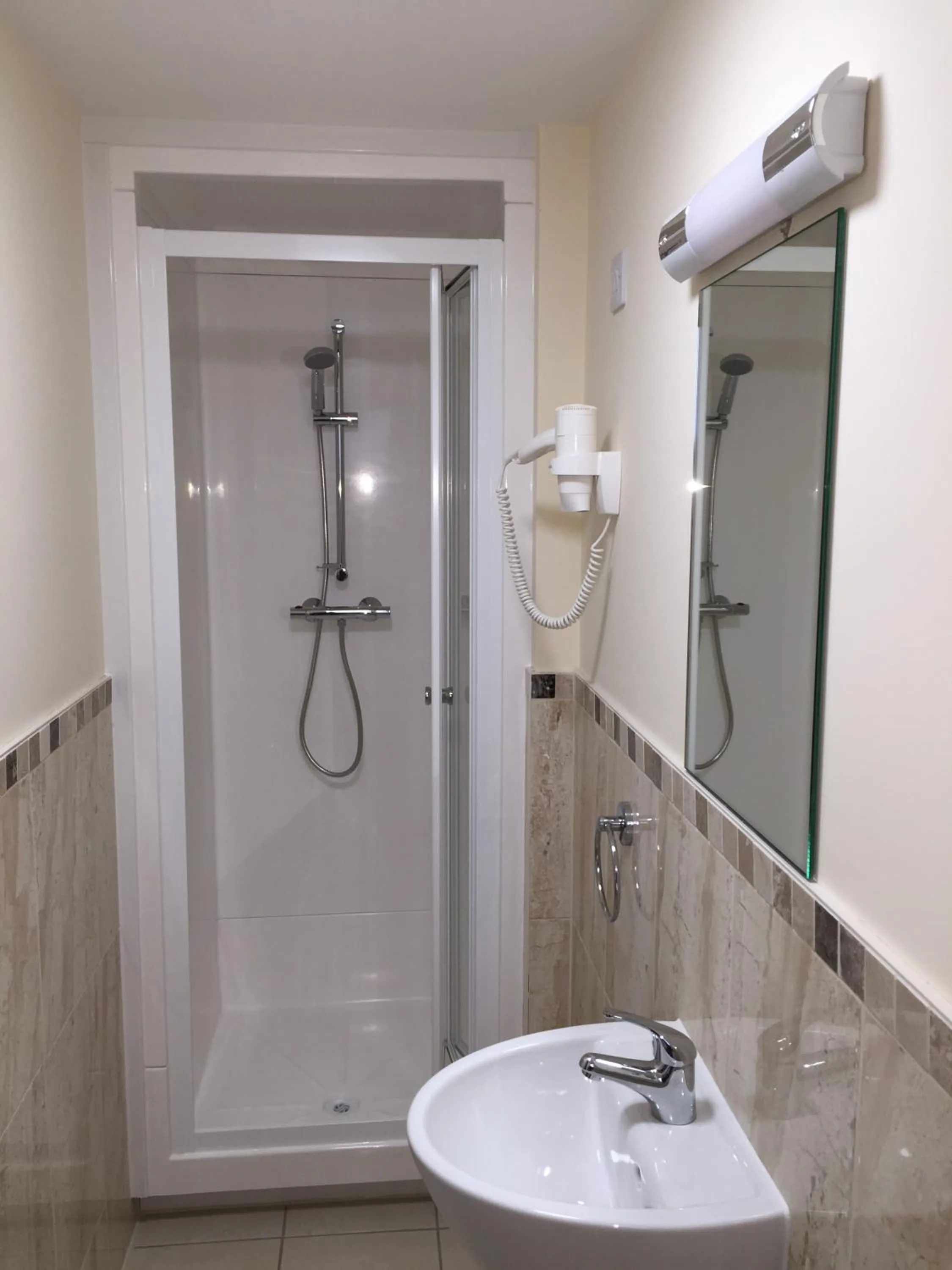 Bathroom in Buckingham Hotel