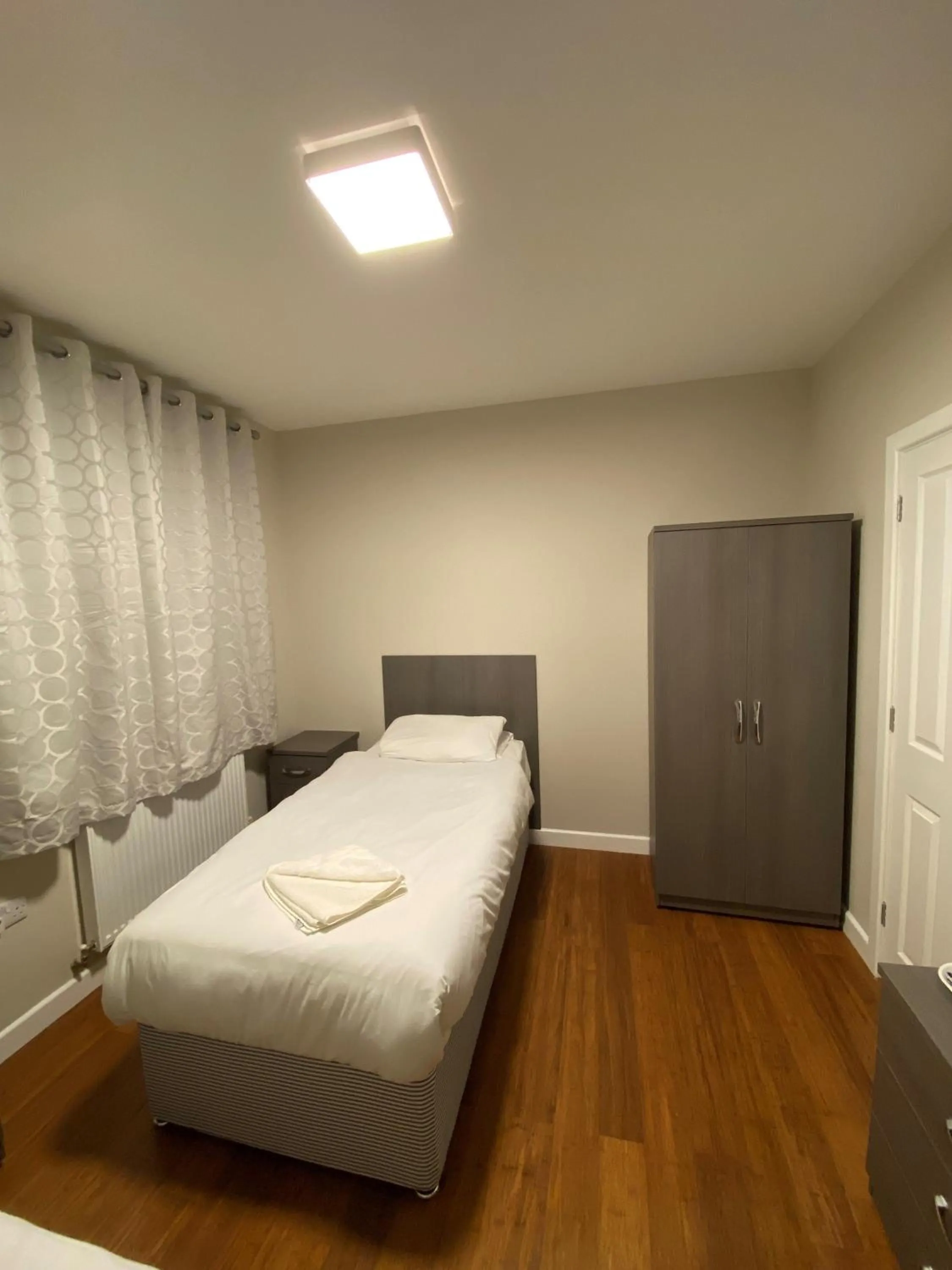 Bed in Buckingham Hotel