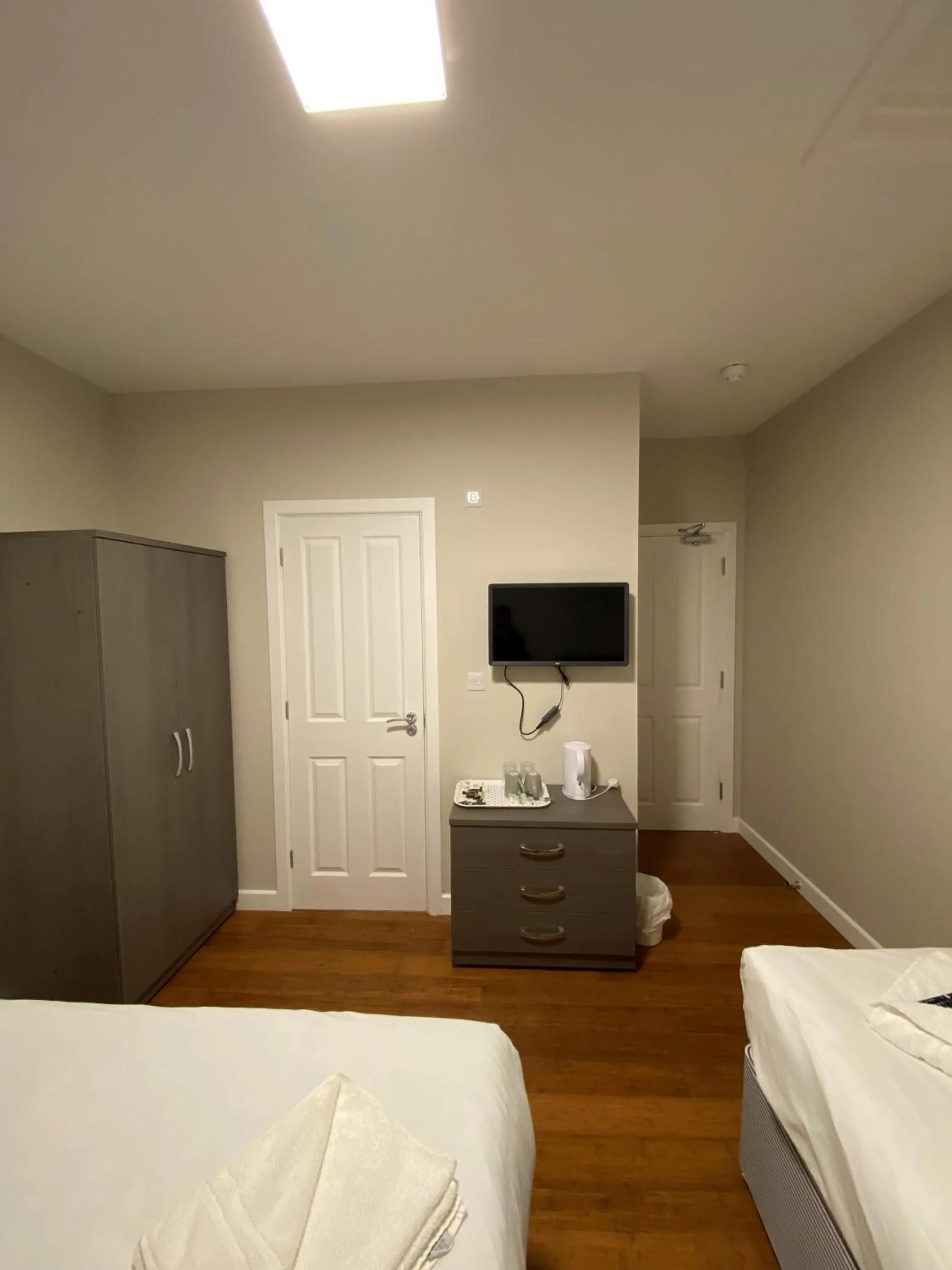 Bed in Buckingham Hotel