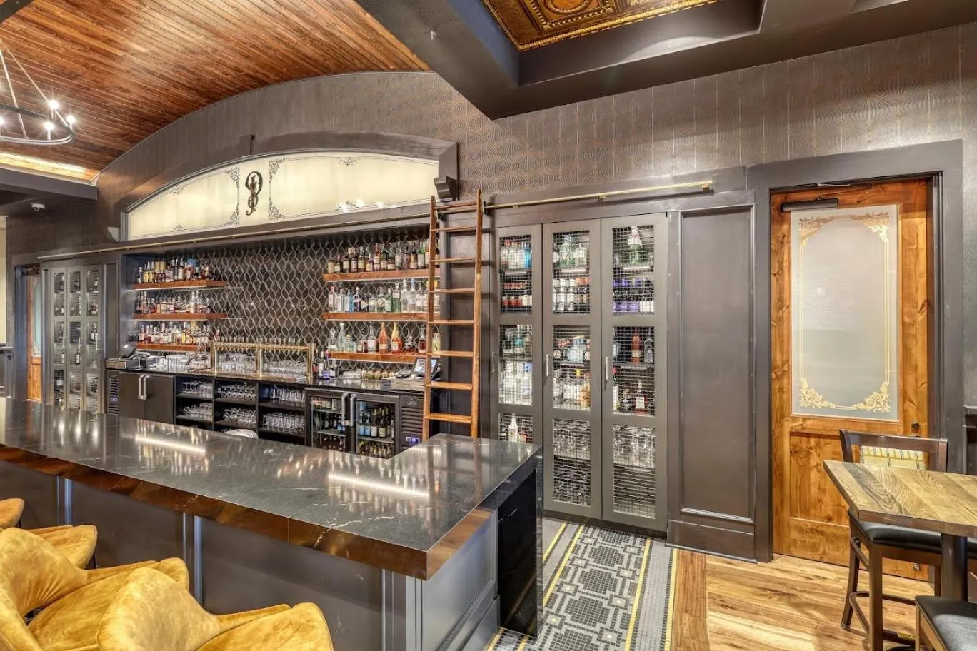 Lounge or bar in The Lodge at Deadwood