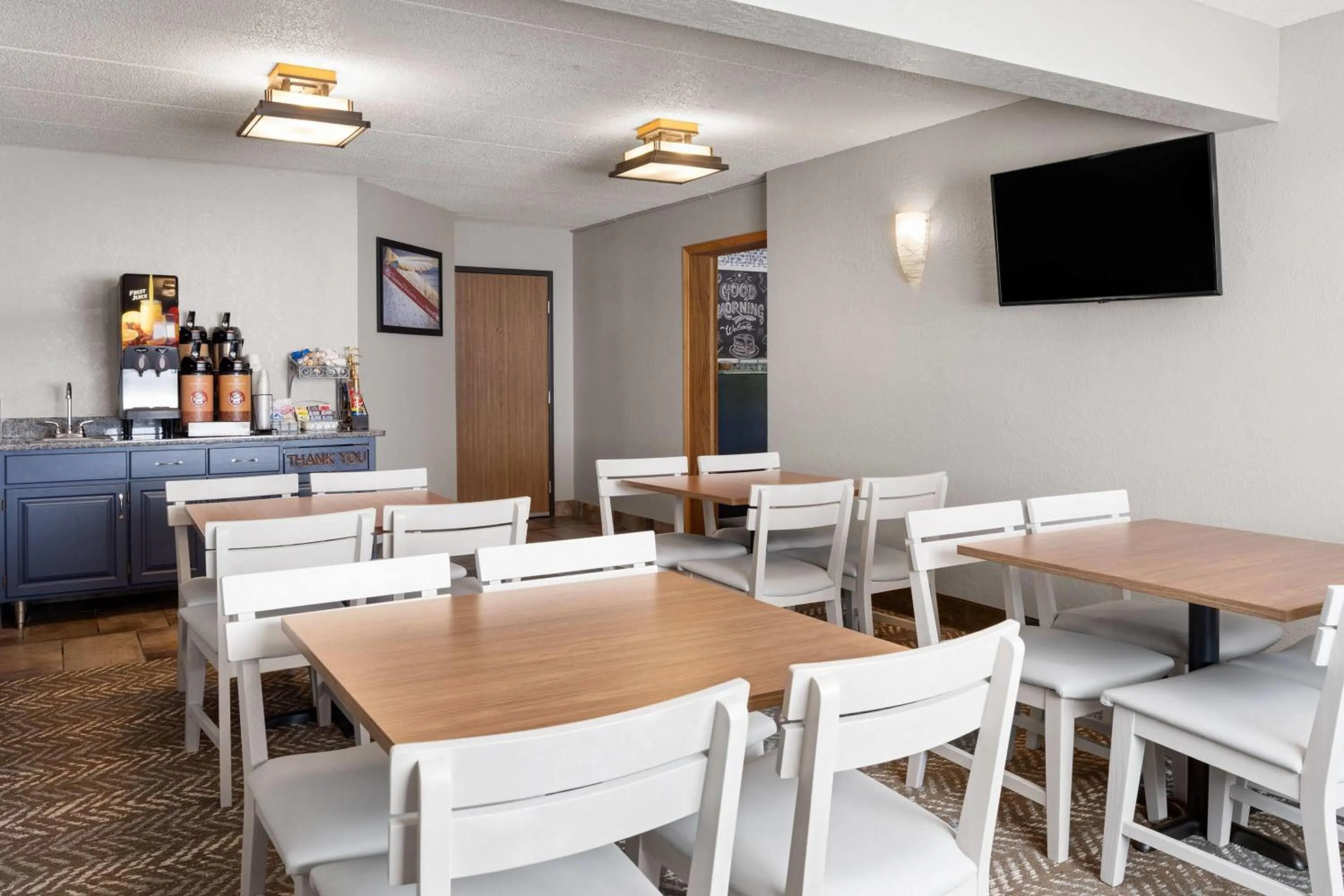 Breakfast in AmericInn by Wyndham Alexandria