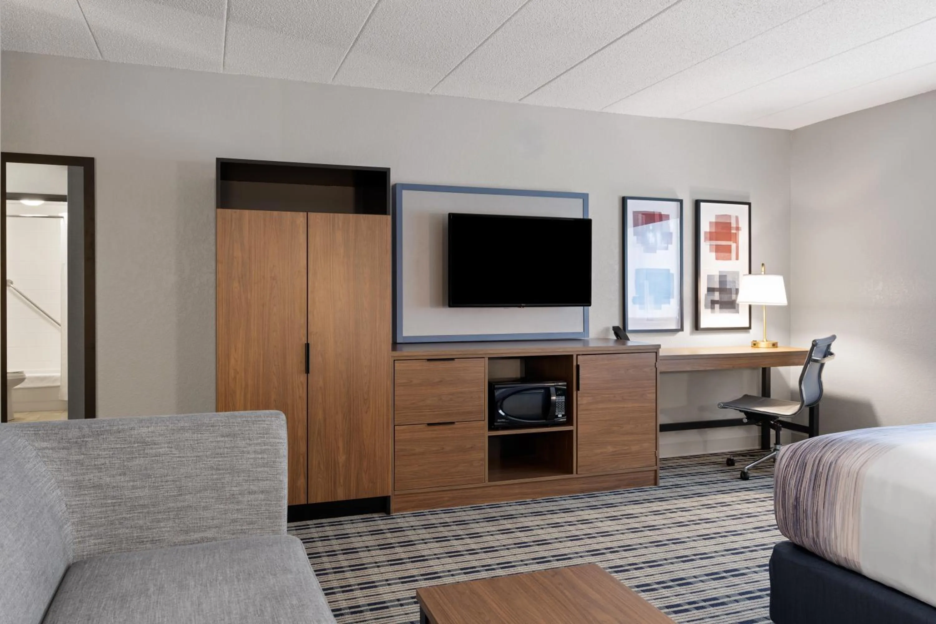 TV and multimedia, Bed in AmericInn by Wyndham Alexandria