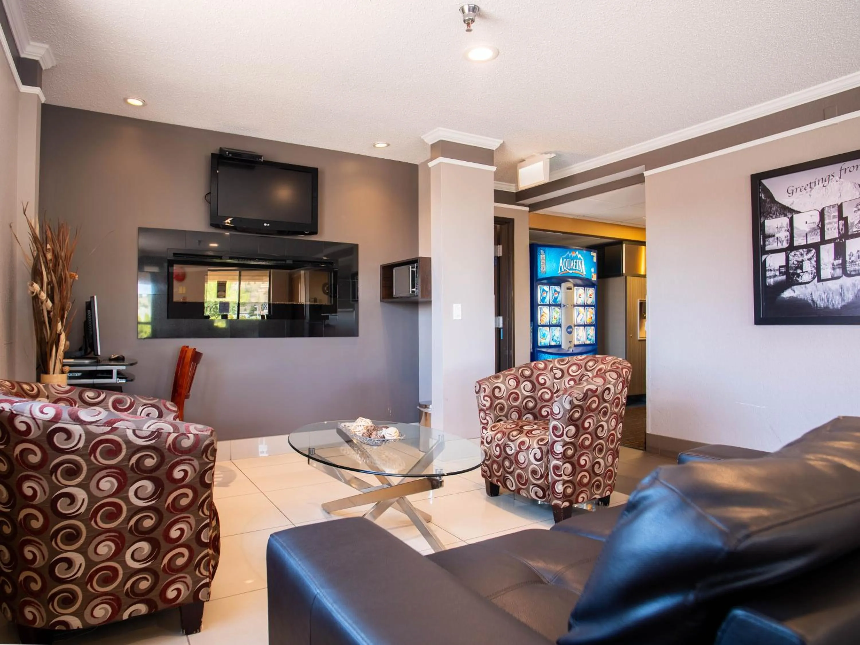 Lobby or reception in Super 8 by Wyndham Kamloops On The Hill