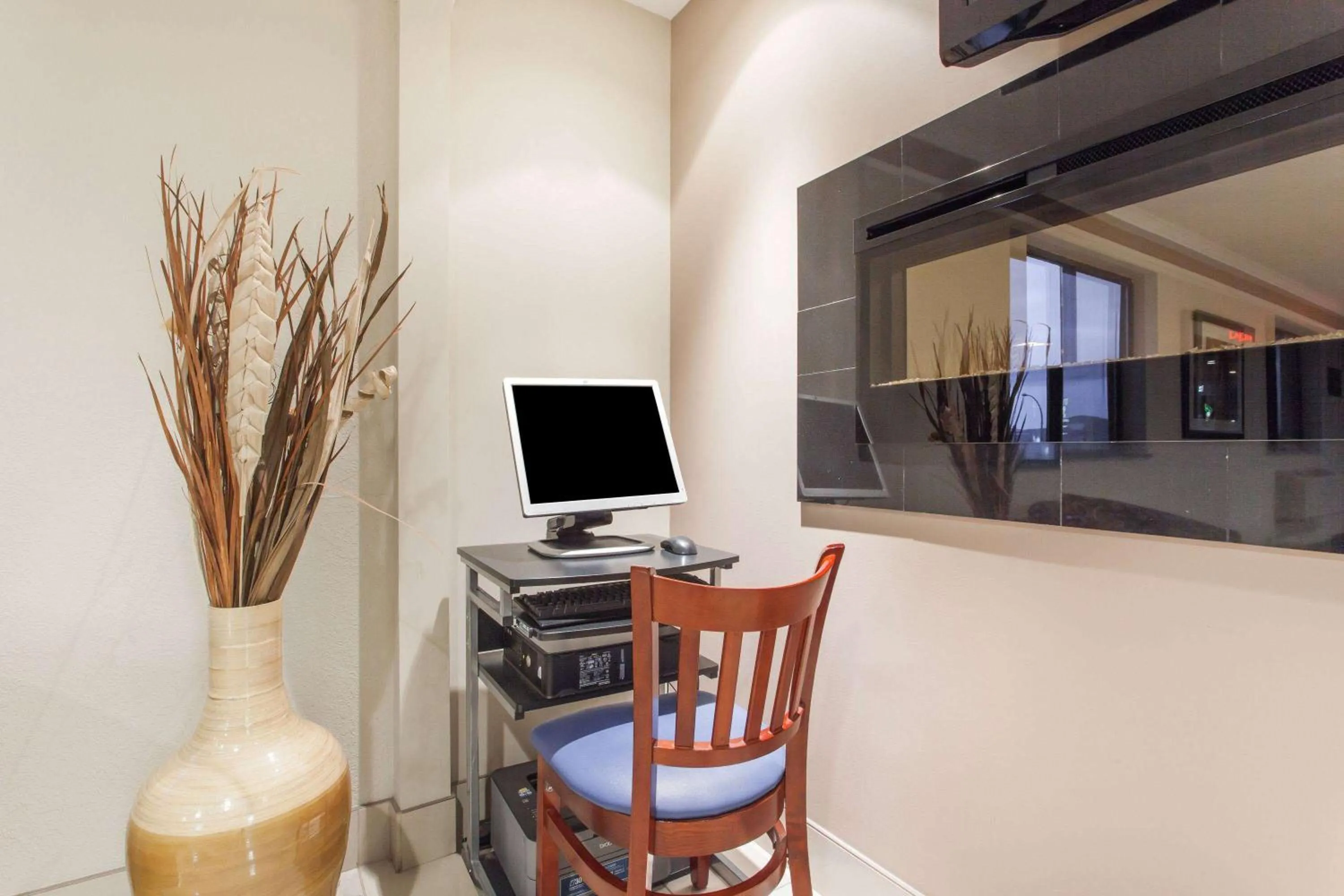 Business facilities in Super 8 by Wyndham Kamloops On The Hill