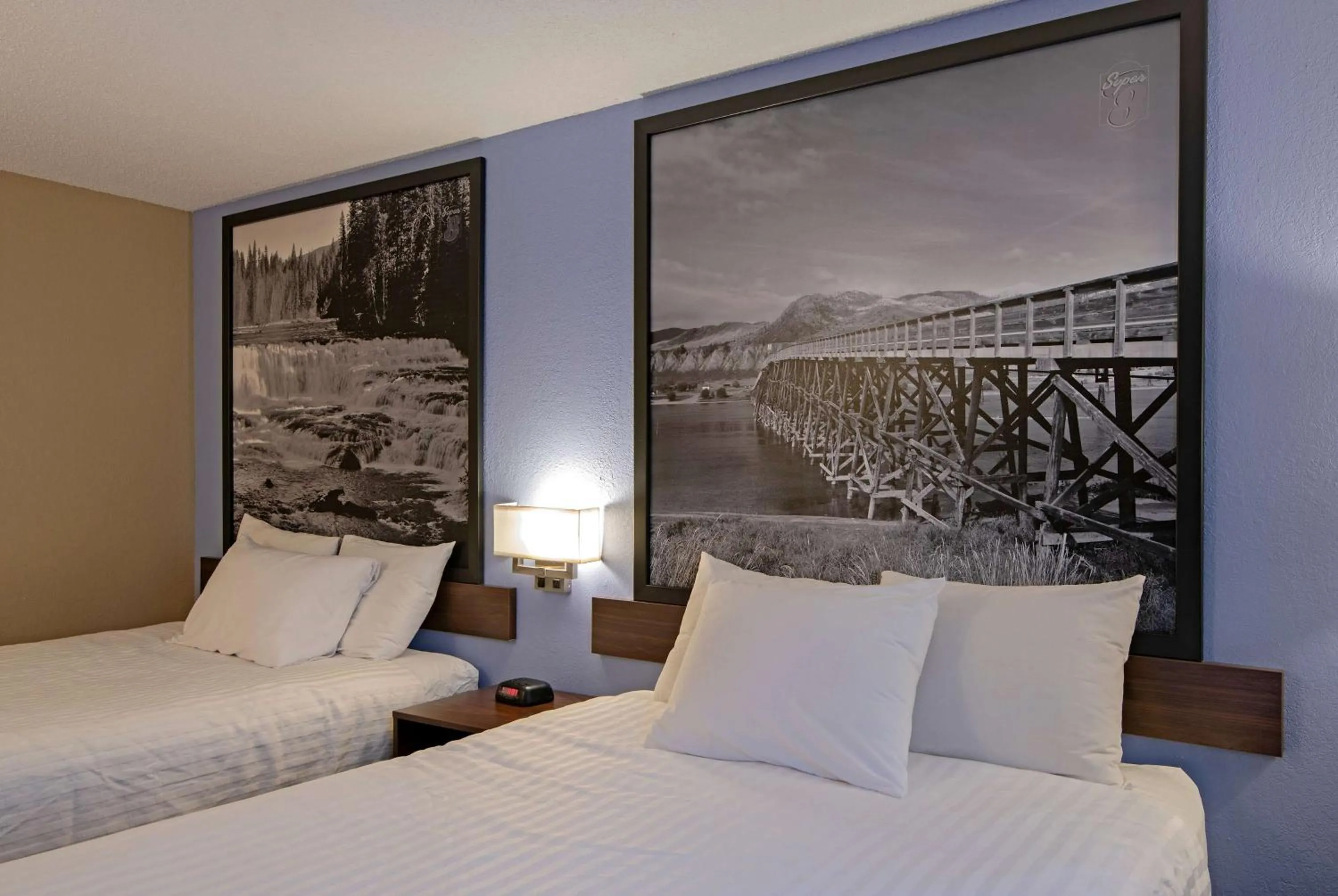 Photo of the whole room, Bed in Super 8 by Wyndham Kamloops On The Hill