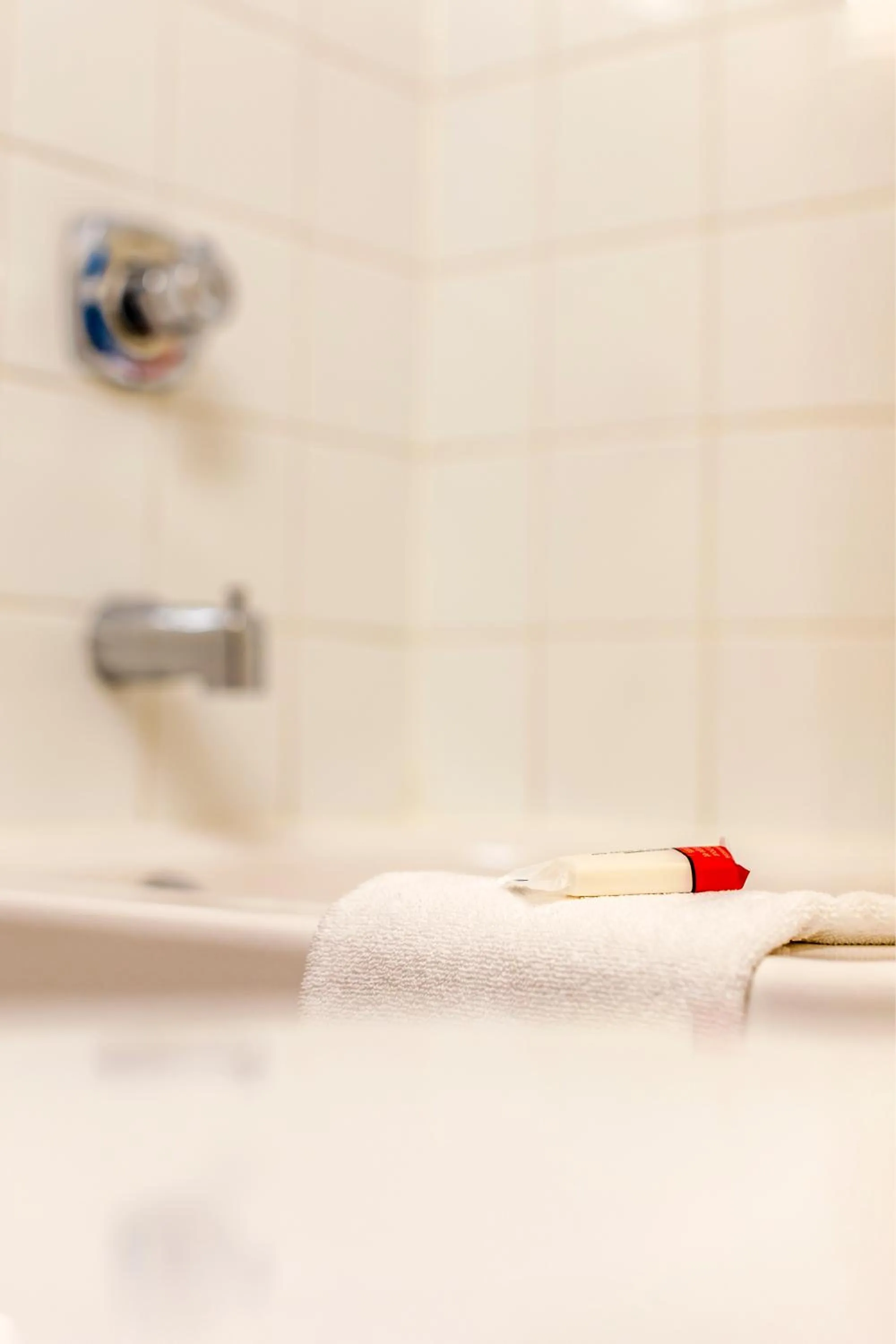 Bathroom in Super 8 by Wyndham Kamloops On The Hill