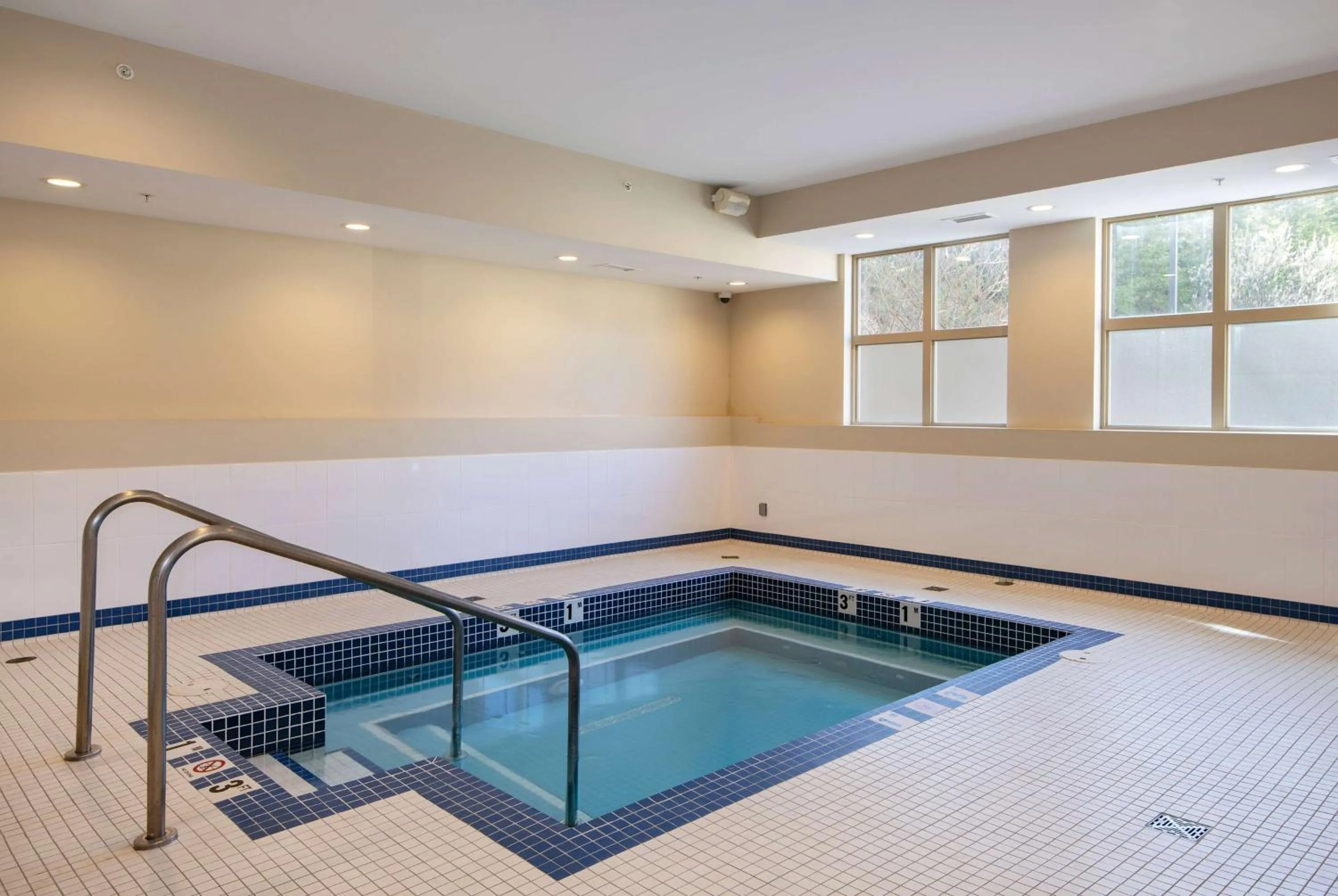 Hot Tub in Super 8 by Wyndham Kamloops On The Hill