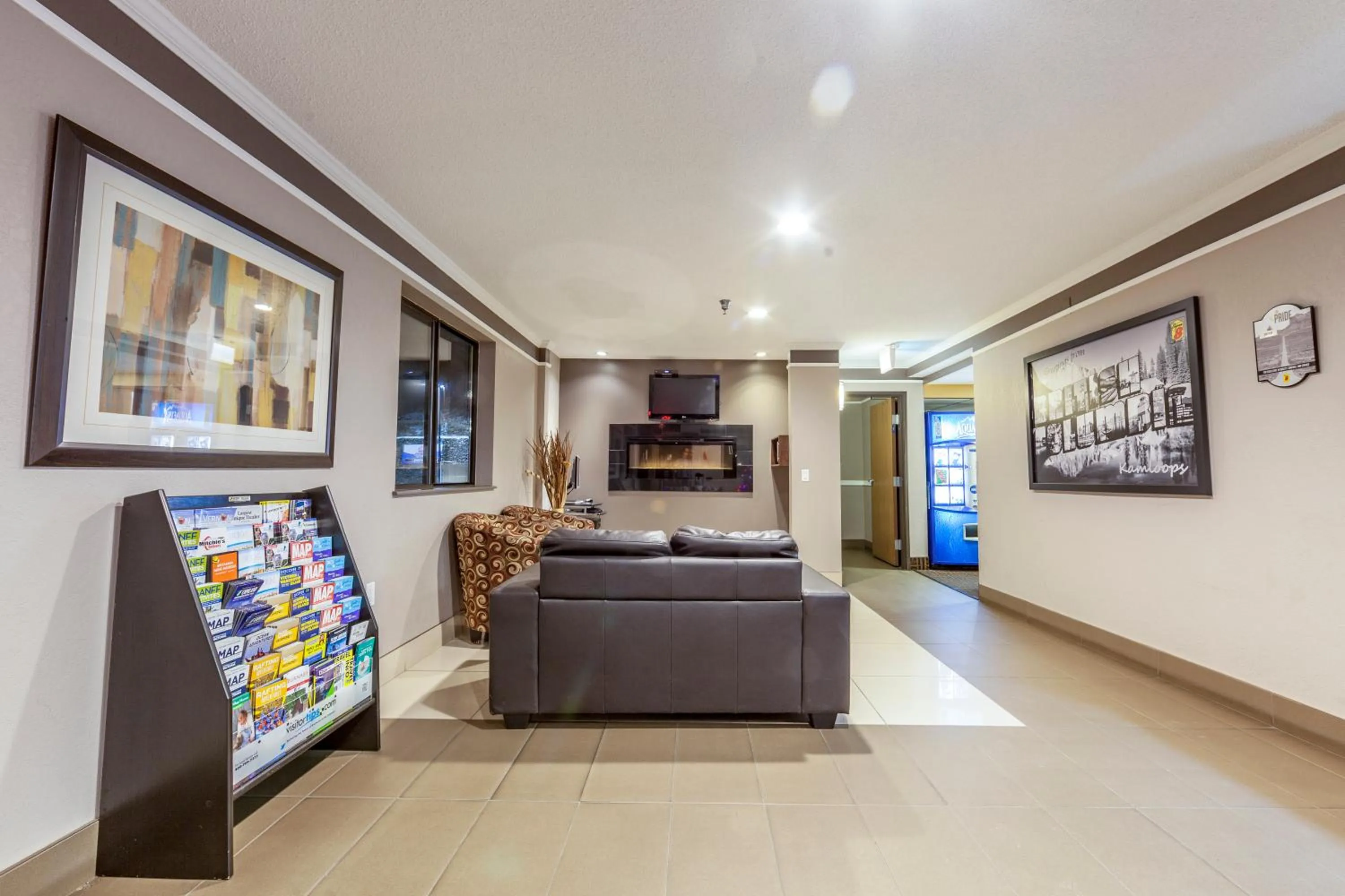 Lobby or reception in Super 8 by Wyndham Kamloops On The Hill