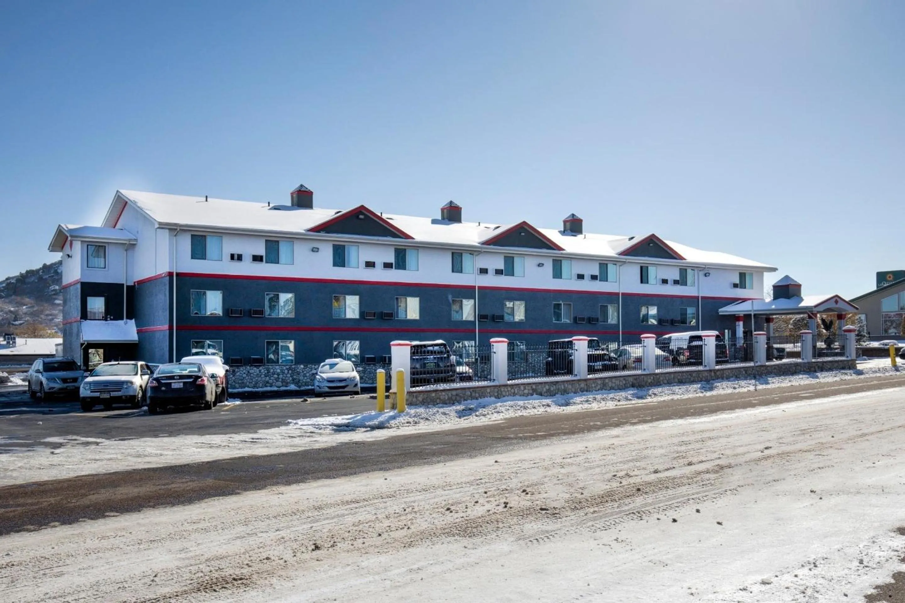 Facade/entrance in Rockview Hotel Castle Rock Downtown