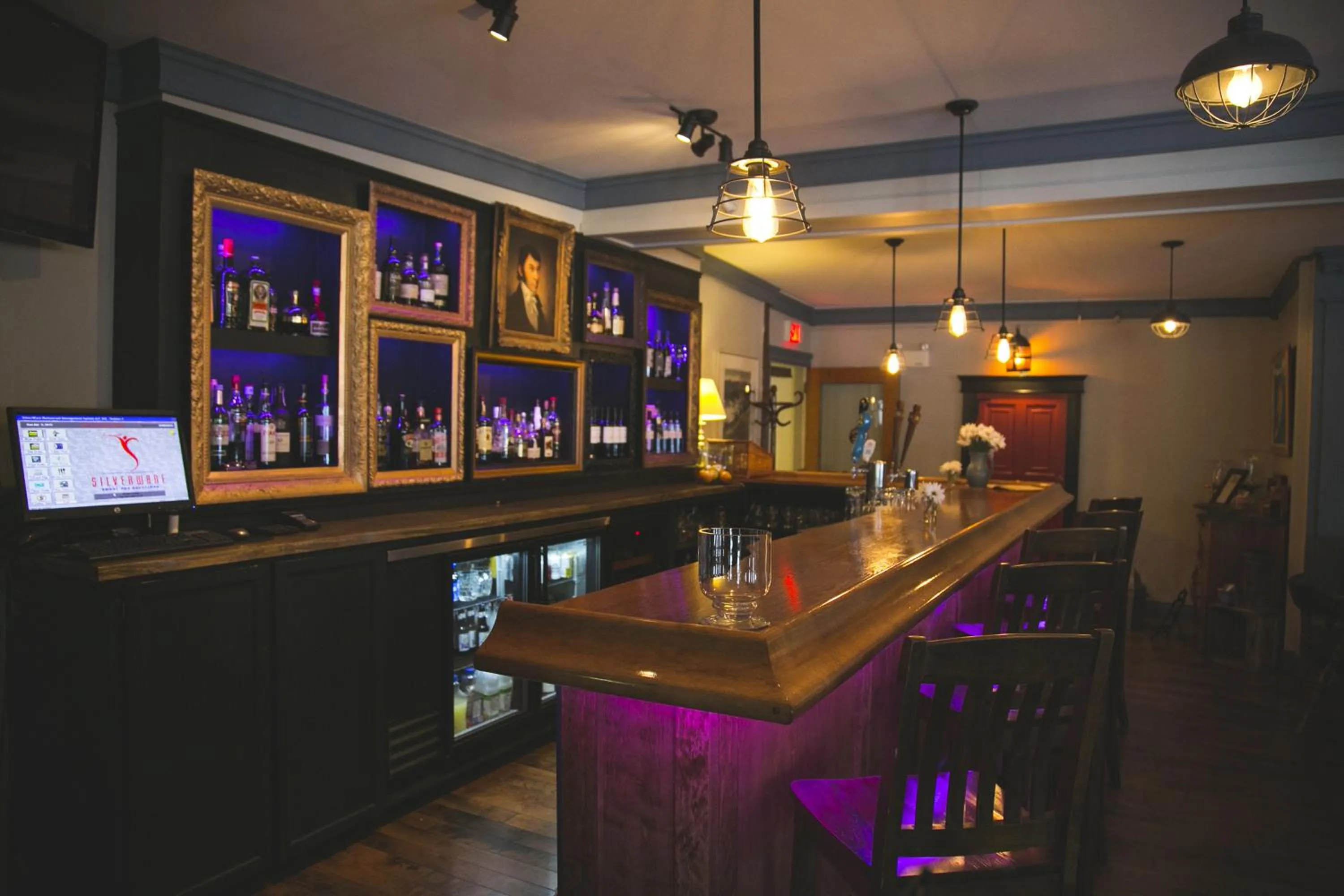 Restaurant/places to eat in Lanes Privateer Inn