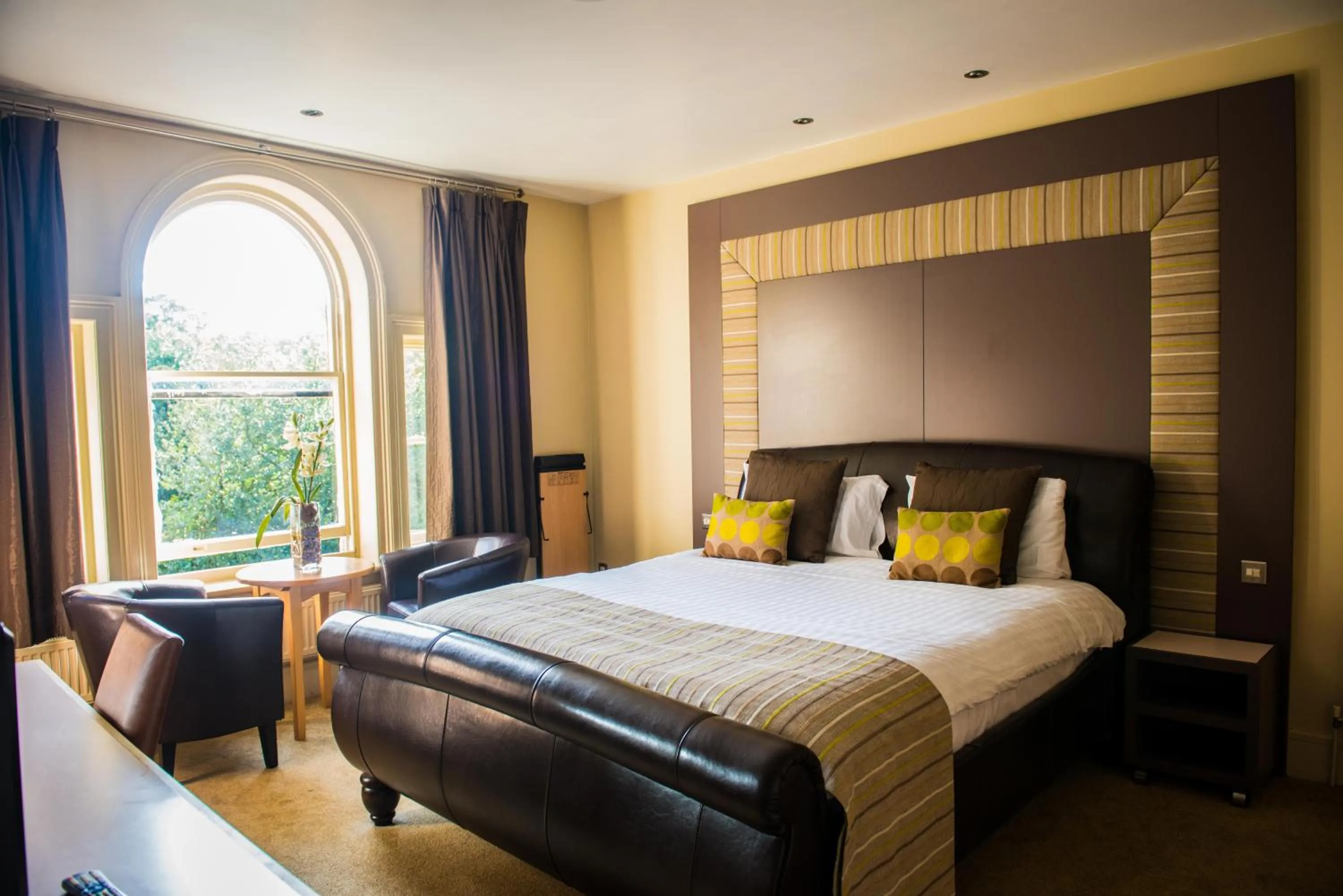 Bed in Regent Hotel Doncaster