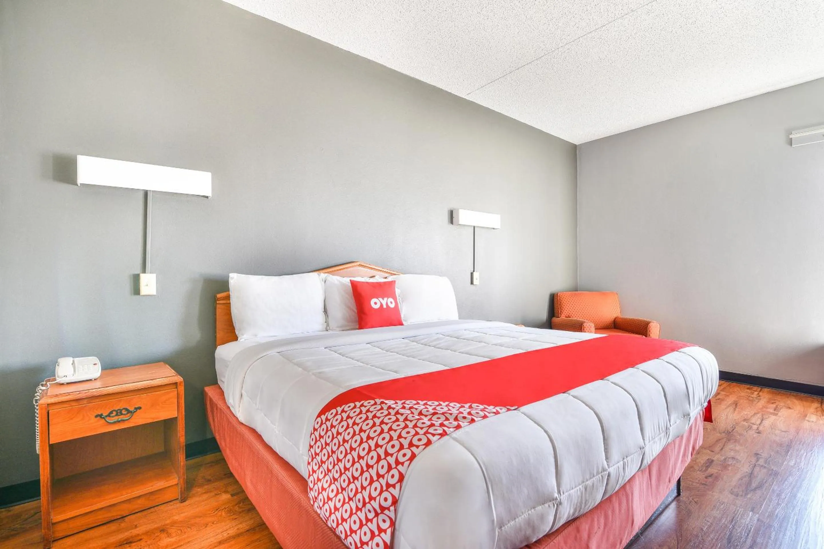 Bedroom, Bed in OYO Townhouse Inn Jacksonville near Little Rock Air Force Base