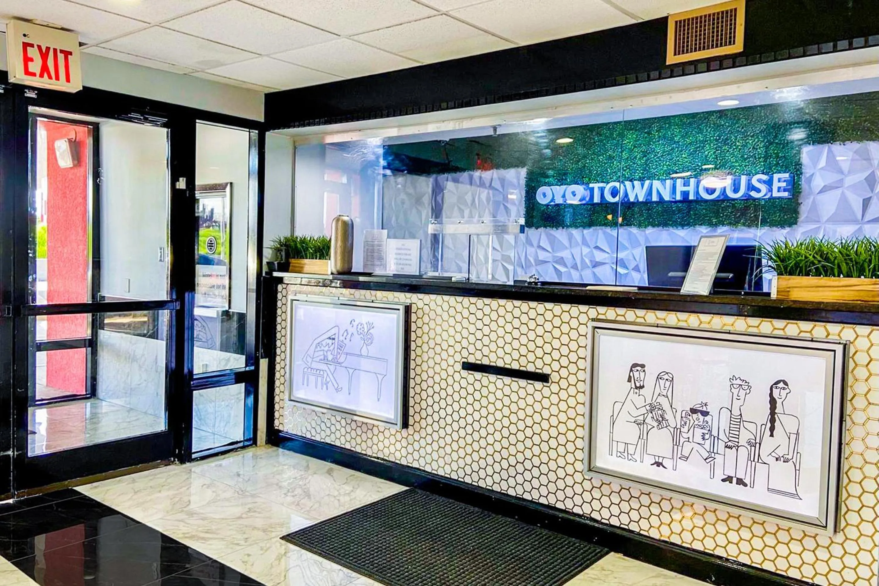 Lobby or reception in OYO Townhouse Inn Jacksonville near Little Rock Air Force Base