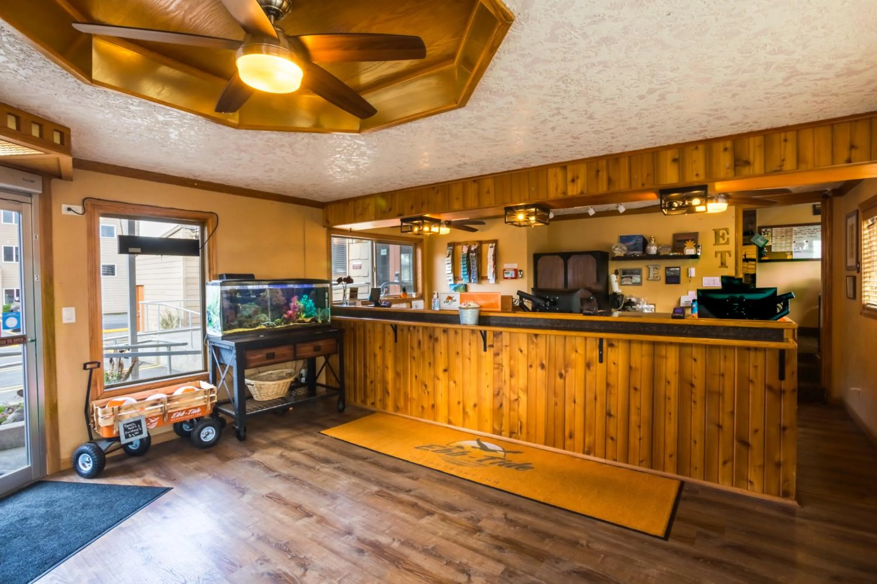 Lobby or reception in Ebb Tide Oceanfront Inn