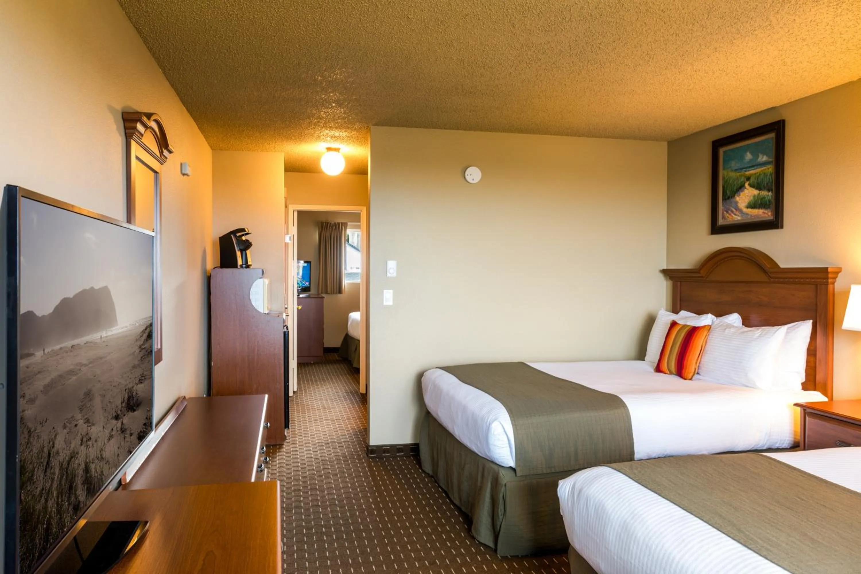 Bed in Ebb Tide Oceanfront Inn