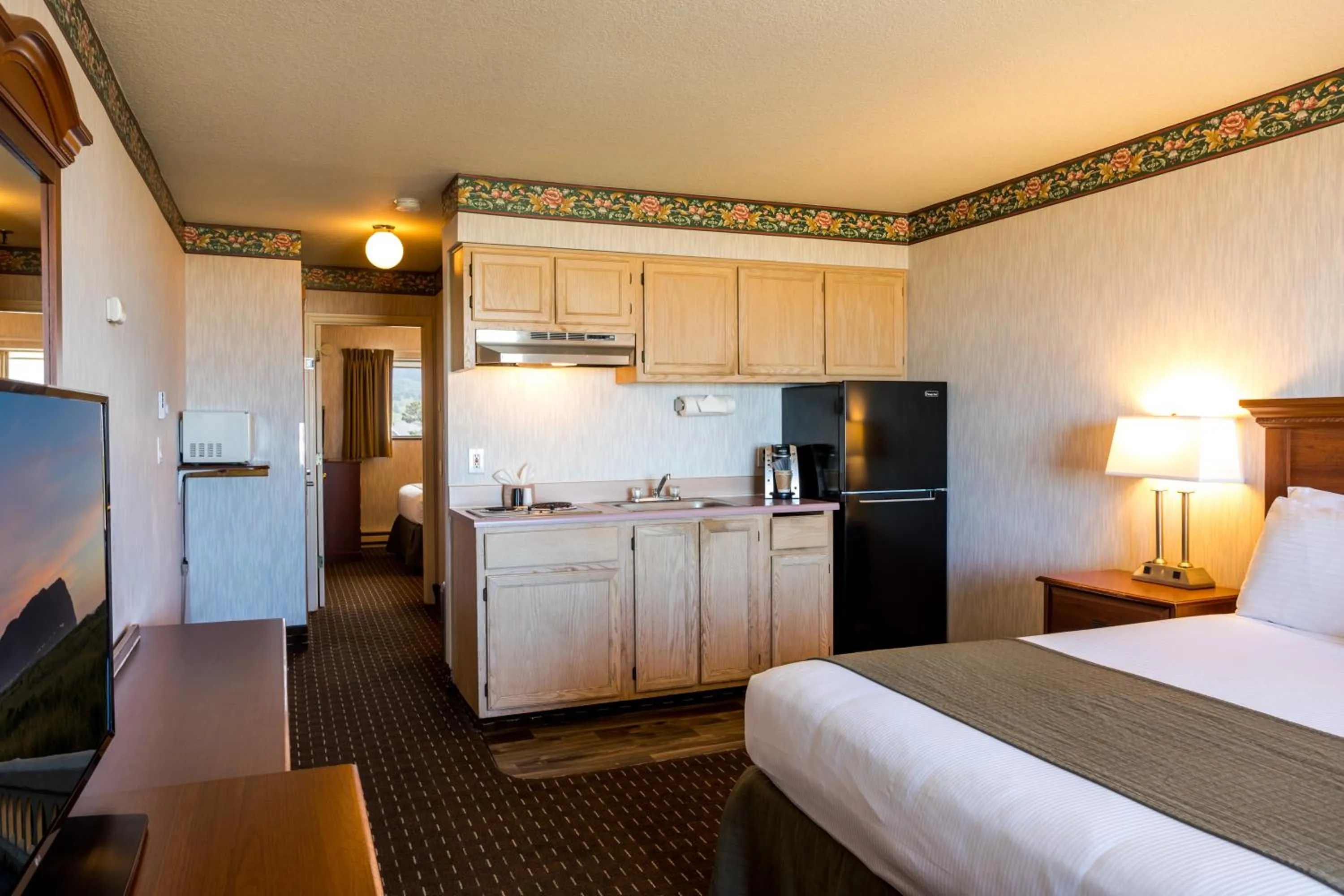 Bed in Ebb Tide Oceanfront Inn