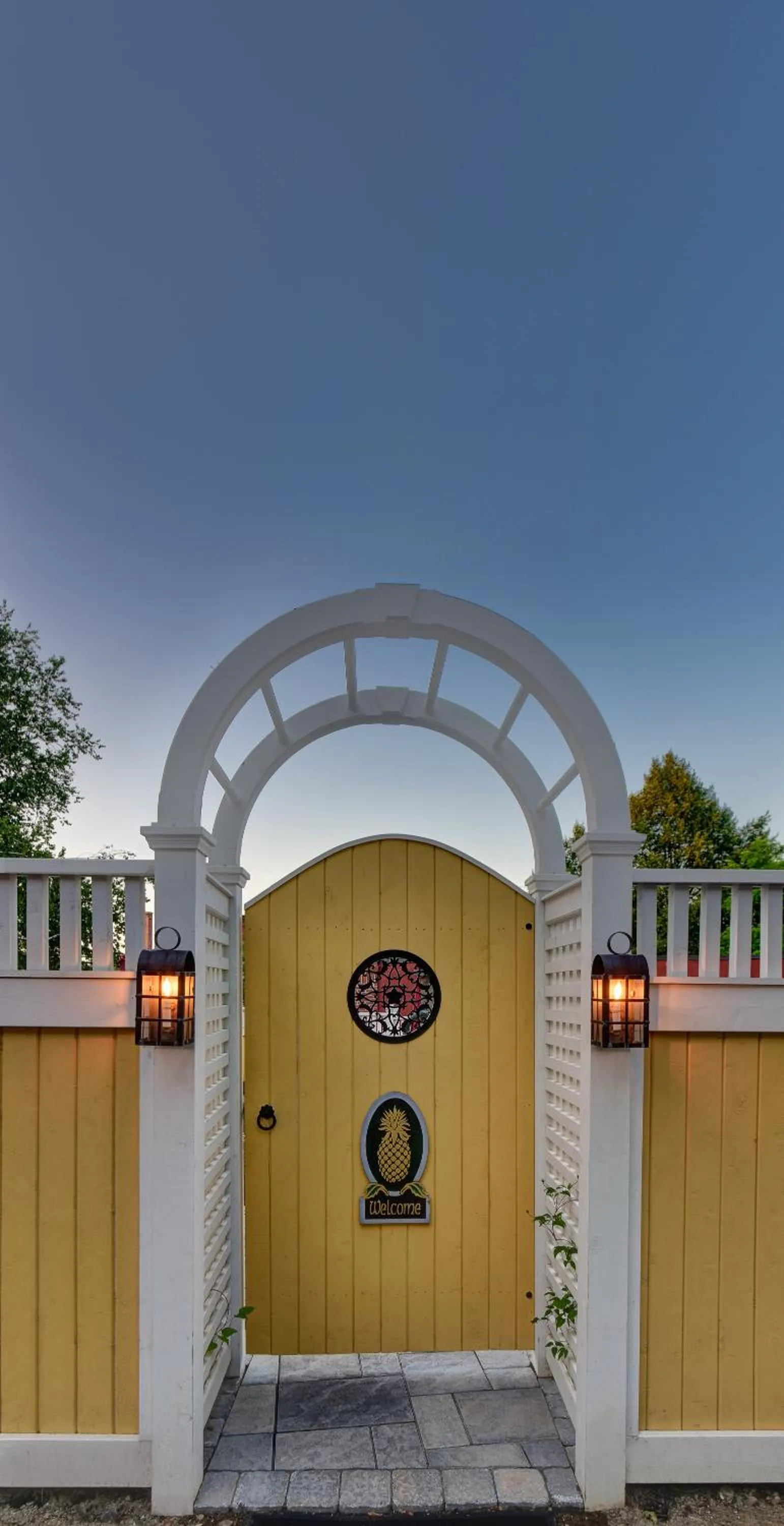 Facade/entrance in Inn by the Bandstand