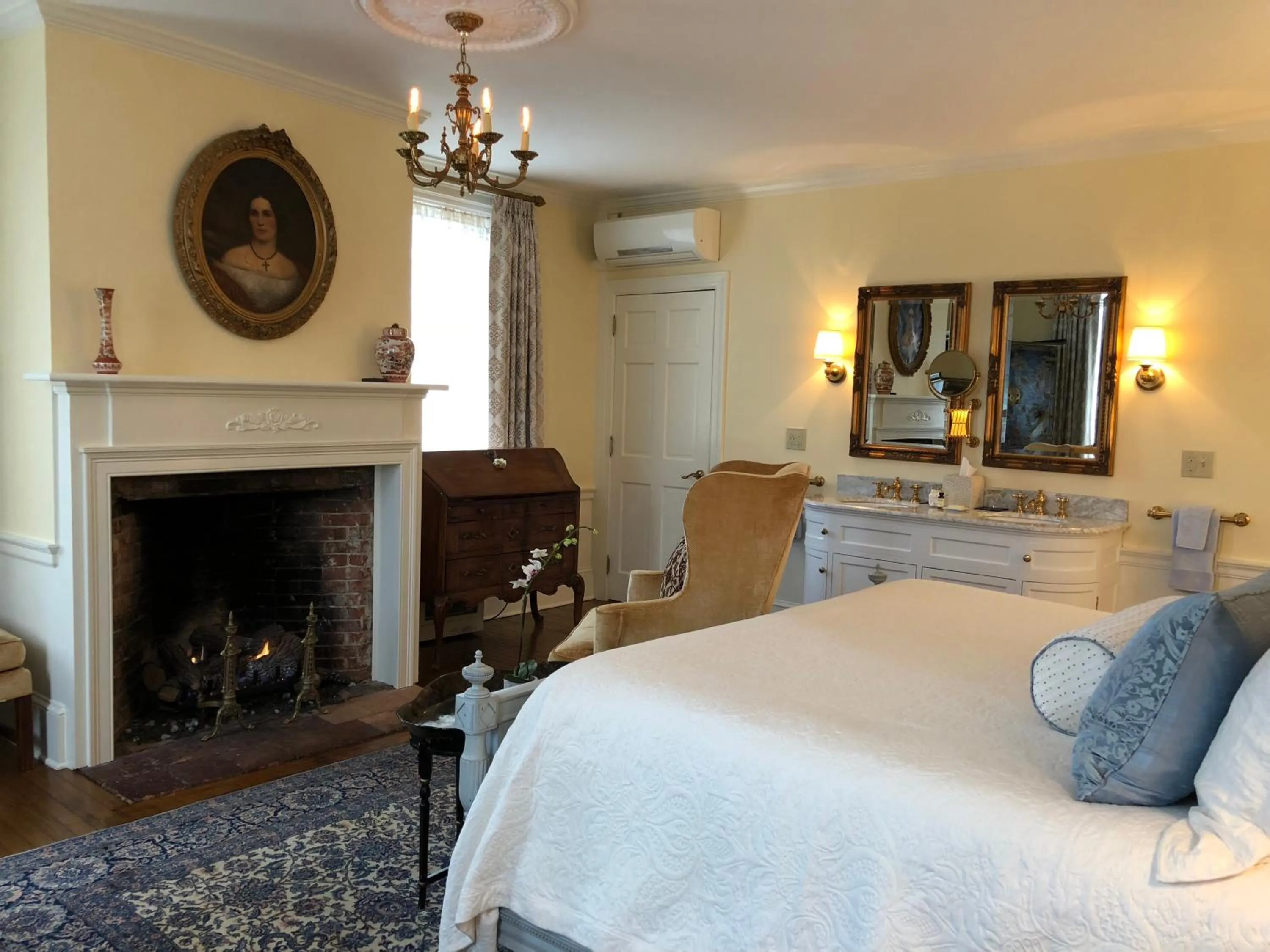 Bed in Inn by the Bandstand