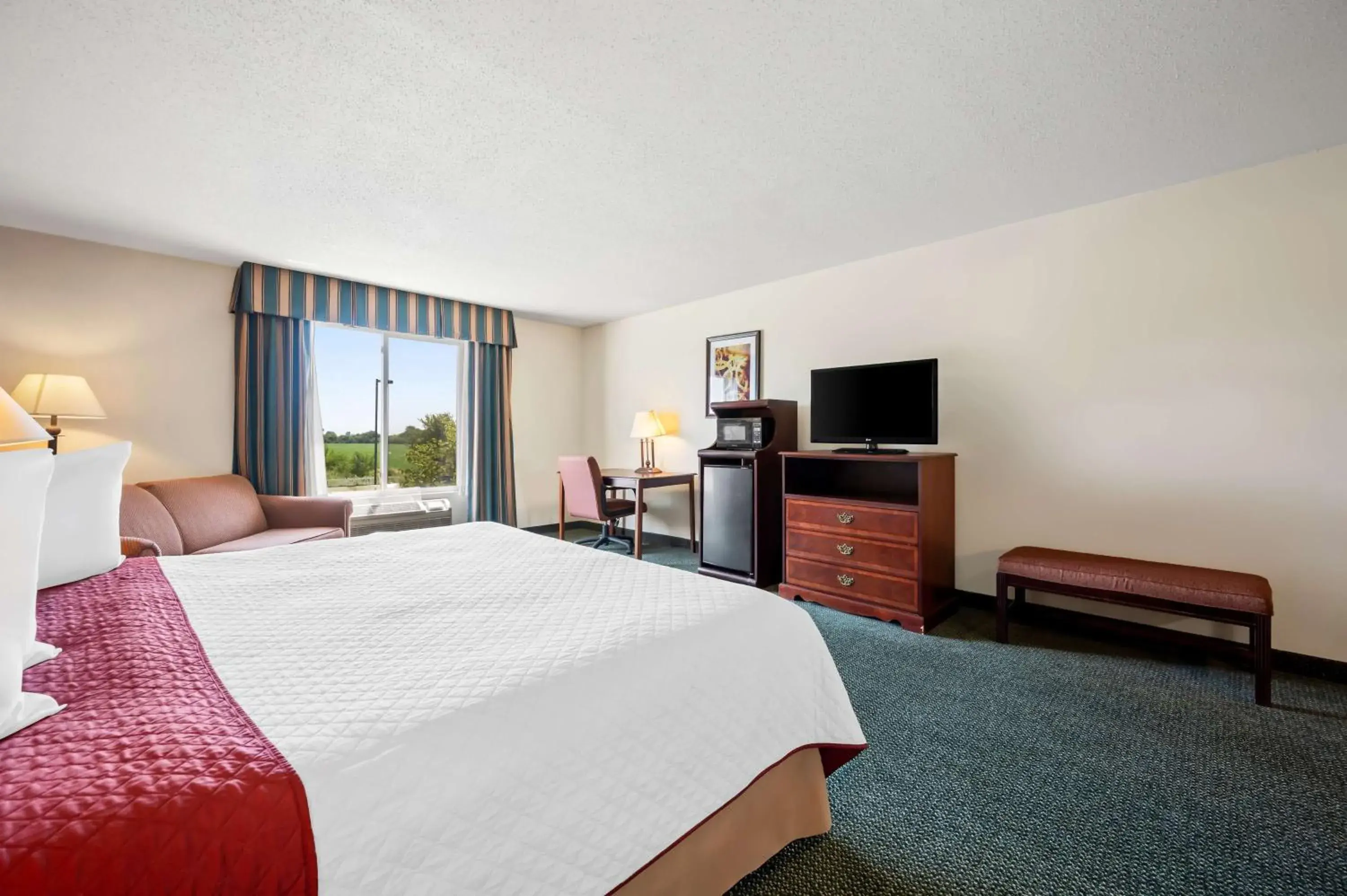 King Room with Sofa in Best Western Annawan Inn King Room with Sofa in Best Western Annawan Inn