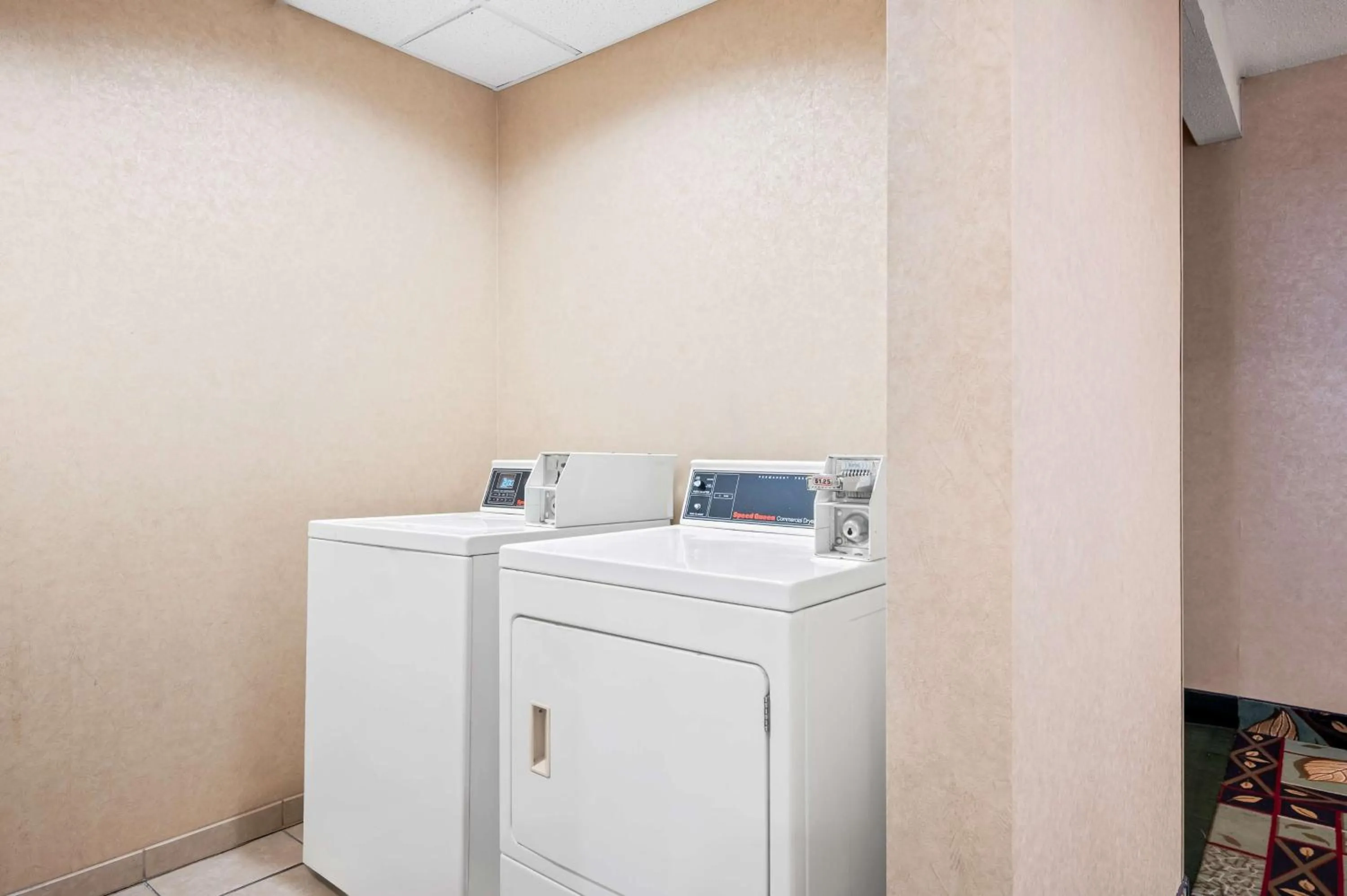 laundry in Best Western Annawan Inn