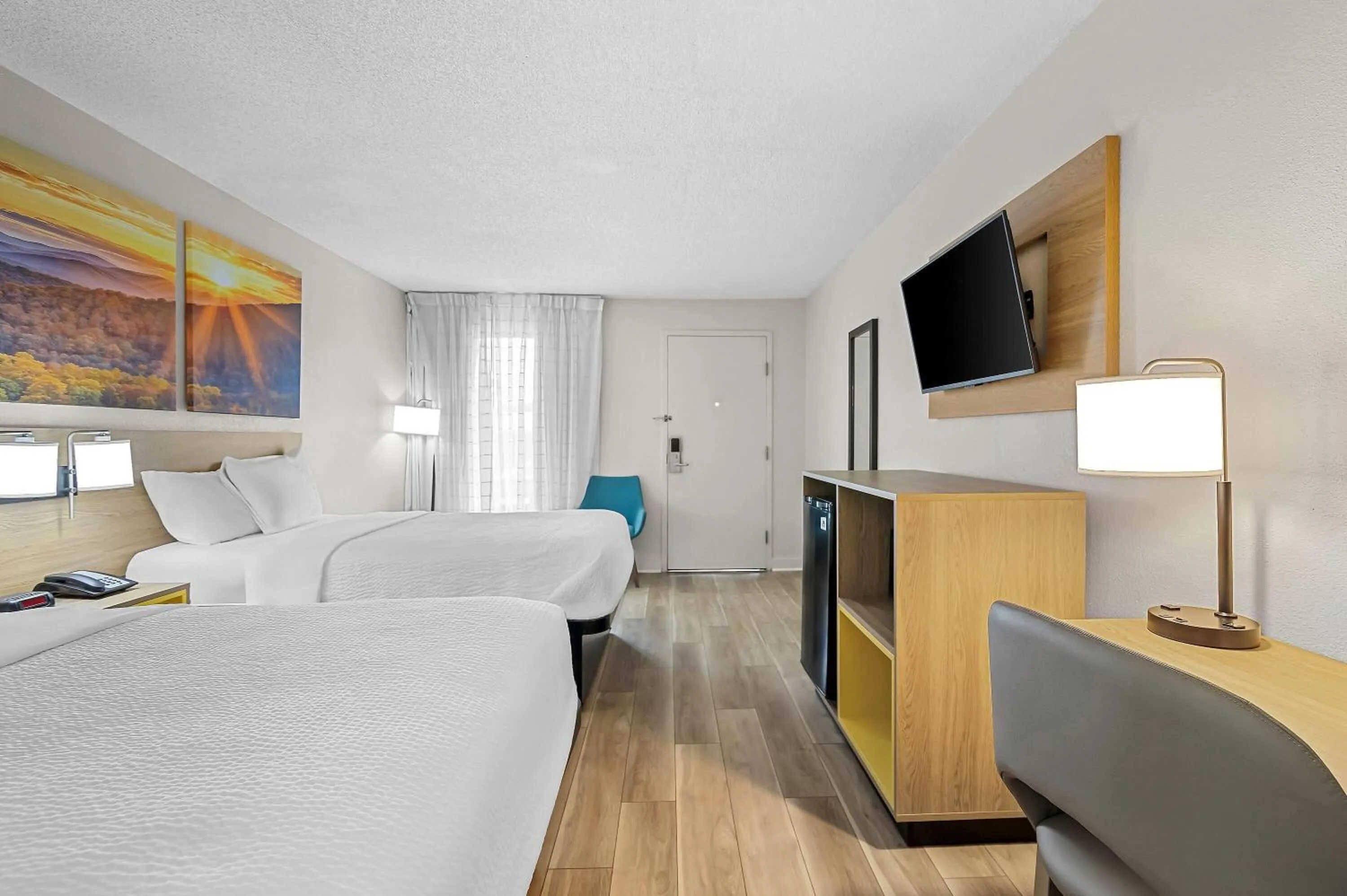 Bed in Days Inn by Wyndham Salem