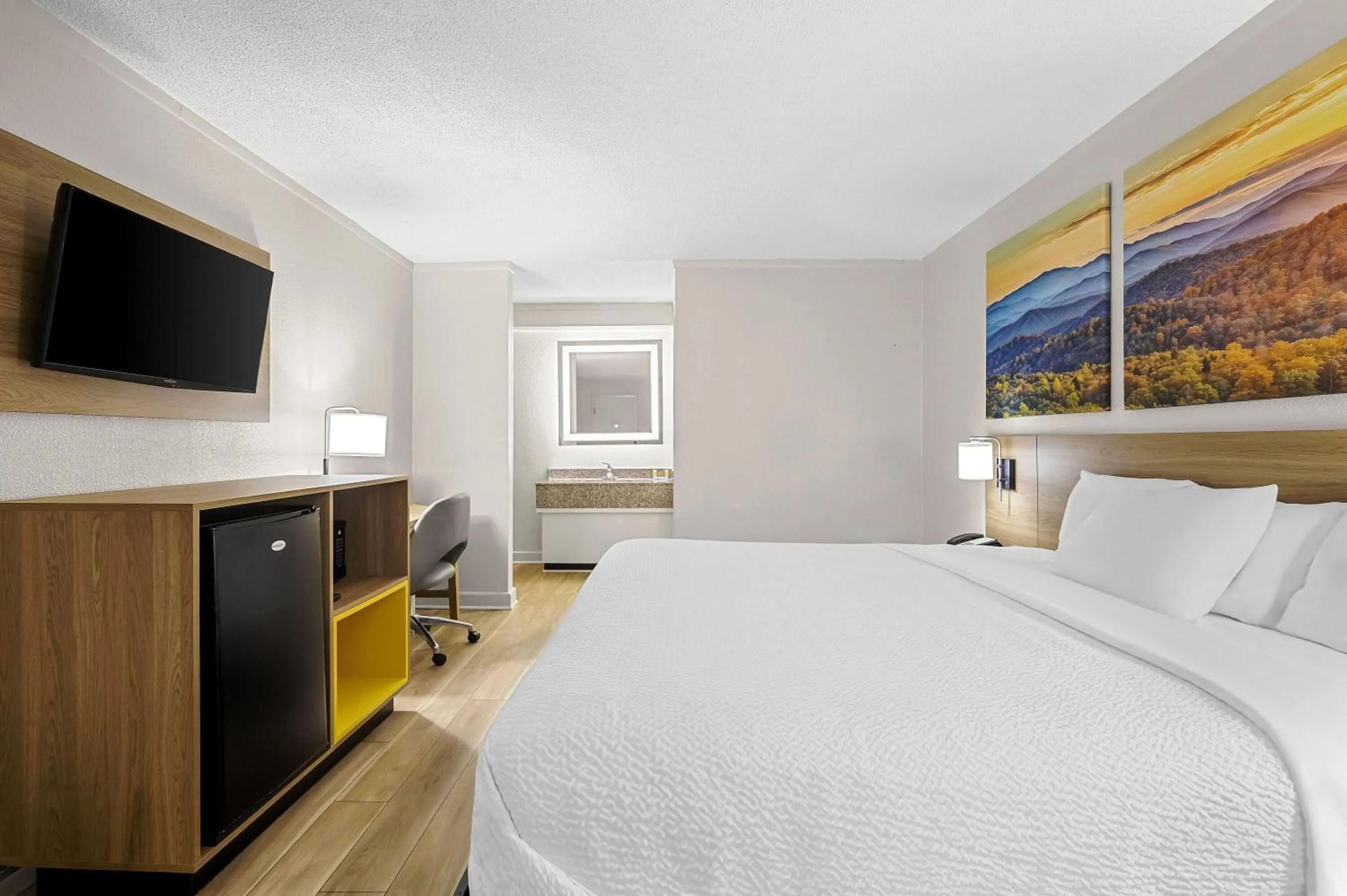 Bed in Days Inn by Wyndham Salem