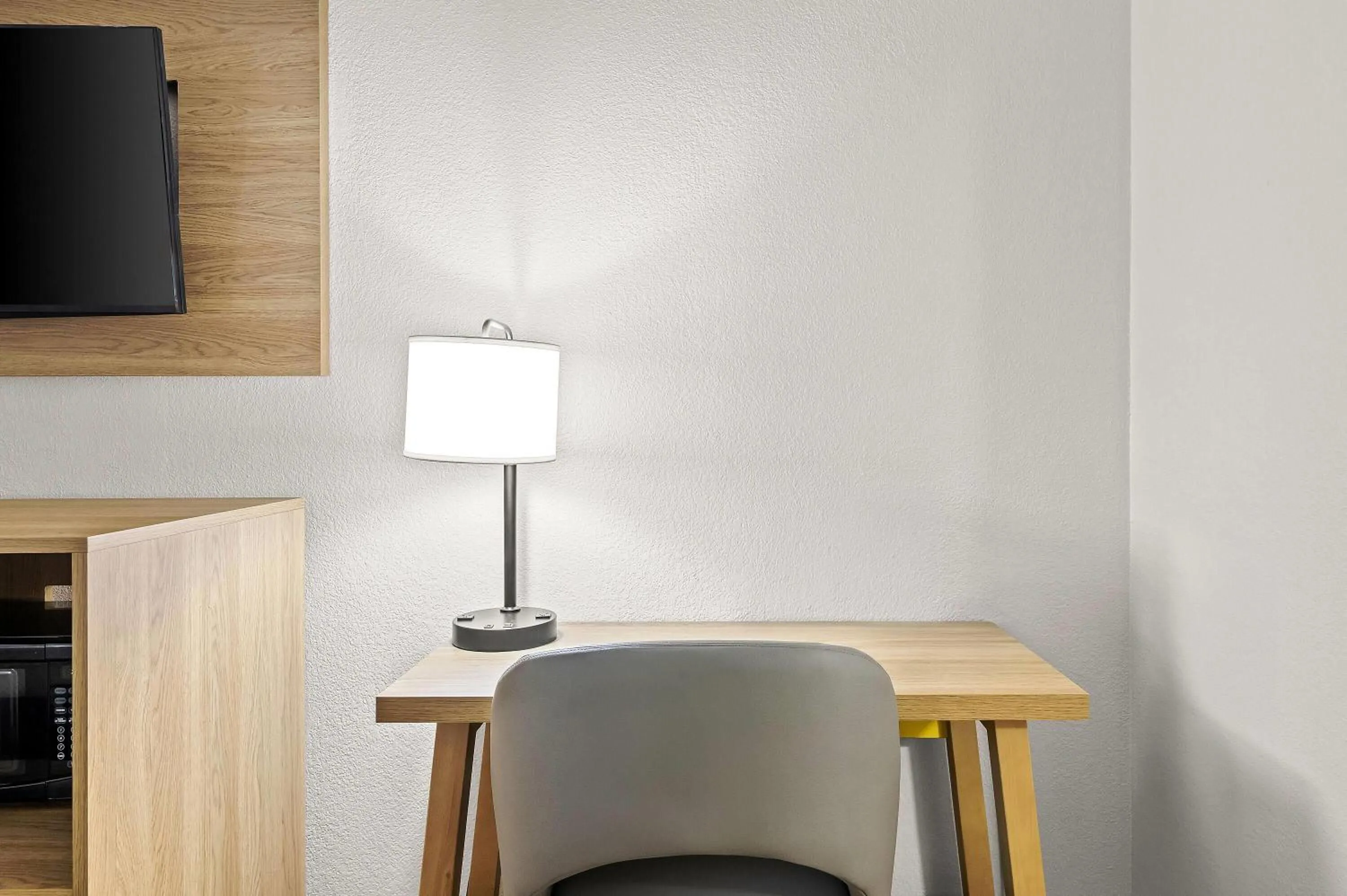 Bed in Days Inn by Wyndham Salem