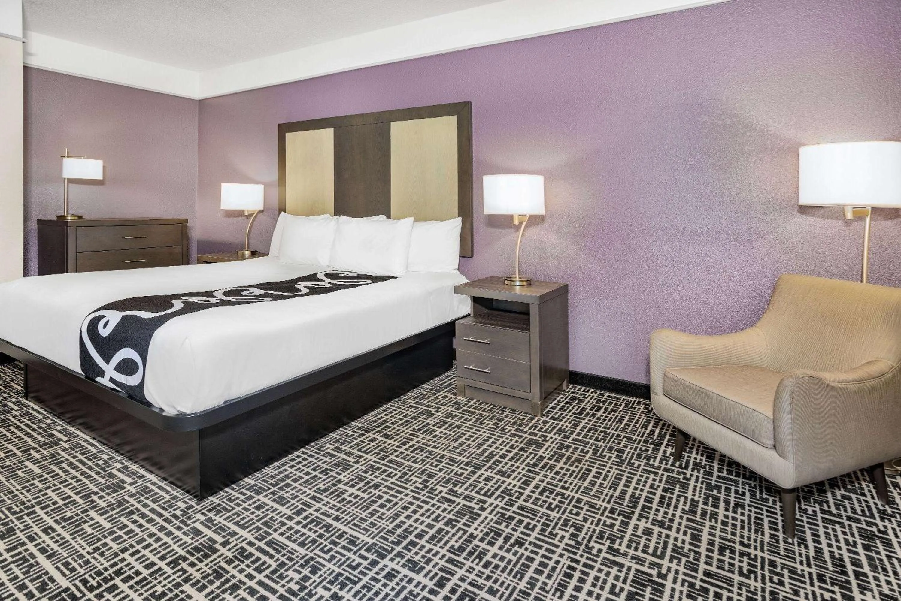 Photo of the whole room, Bed in La Quinta Inn & Suites by Wyndham Norfolk