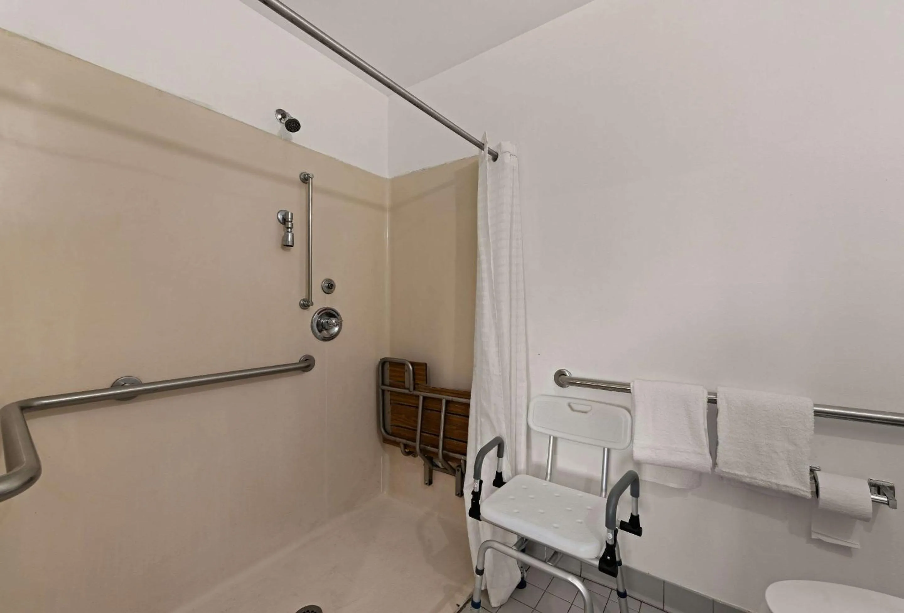 Bedroom in Rodeway Inn Charlotte Independence Blvd