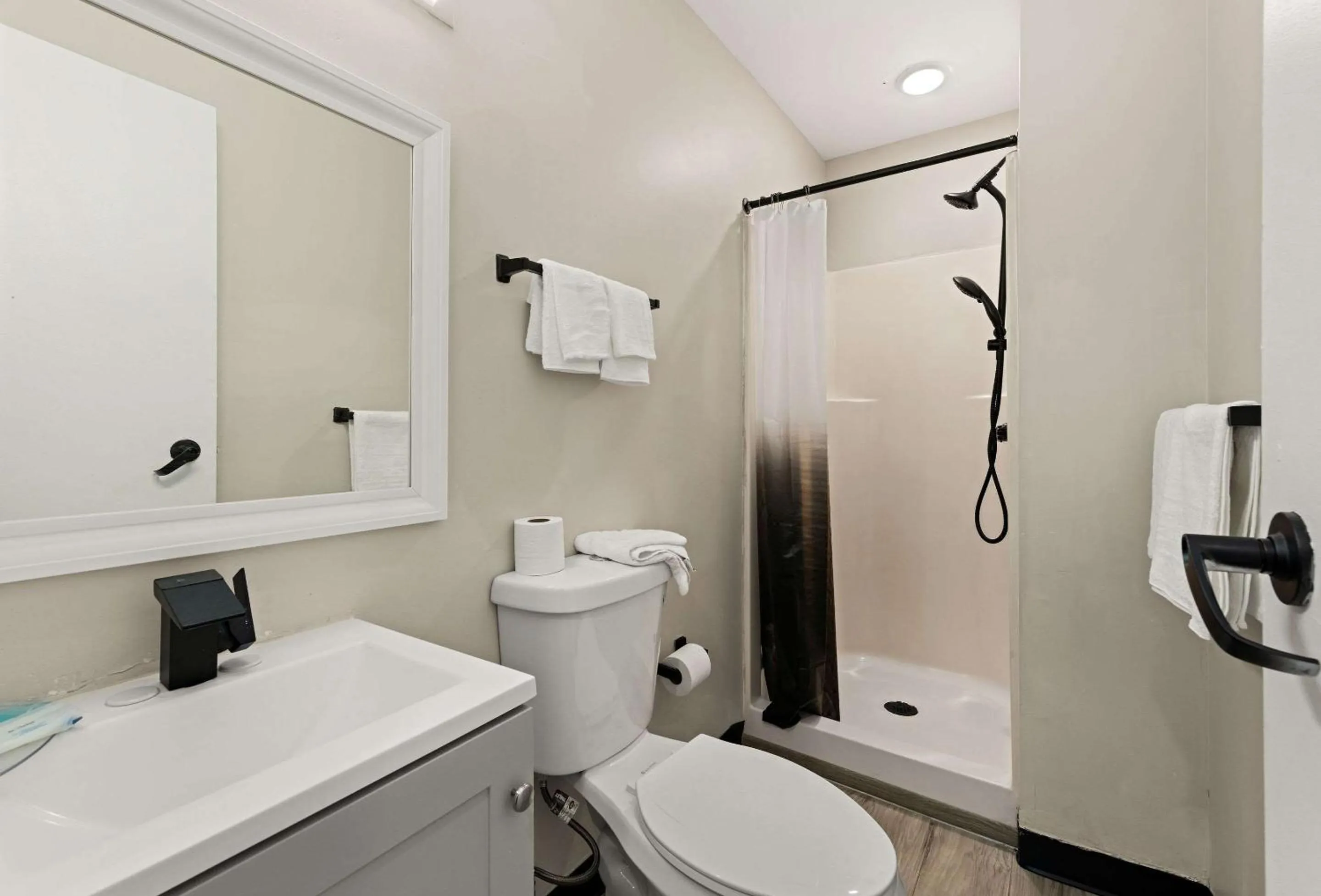 Bedroom in Rodeway Inn Charlotte Independence Blvd