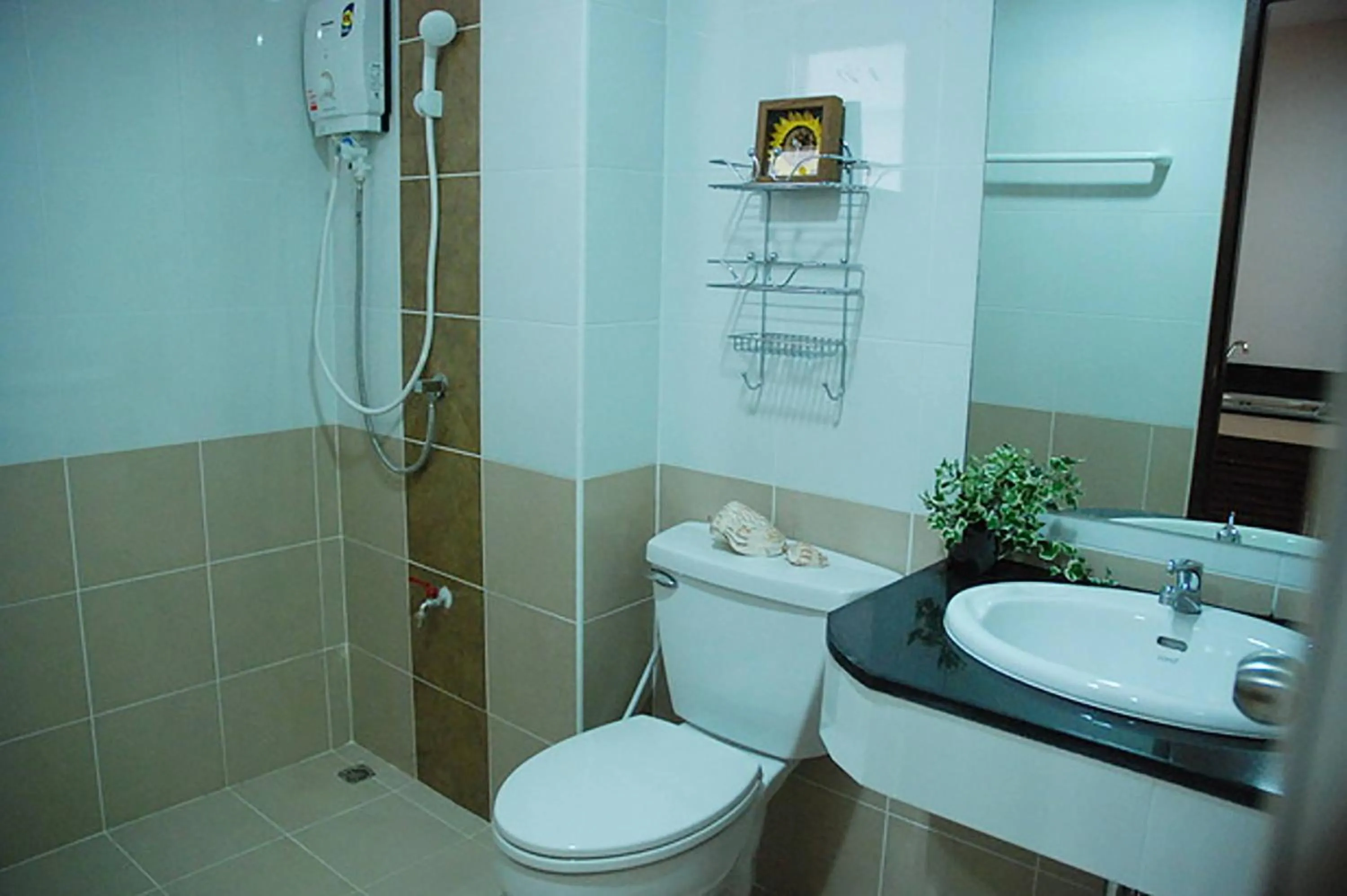 Shower in Mok Mek 72