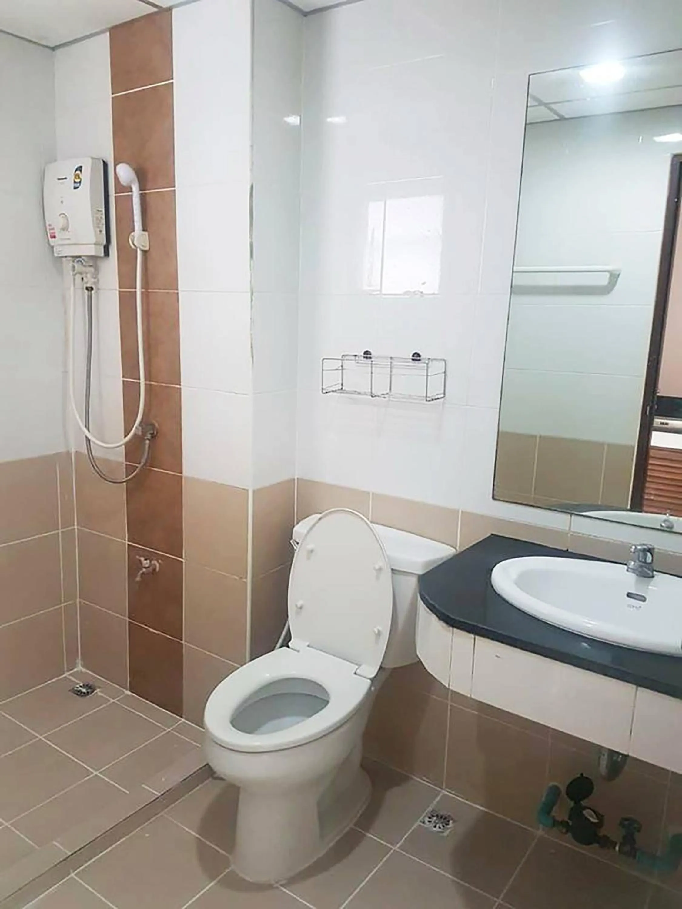 Shower in Mok Mek 72