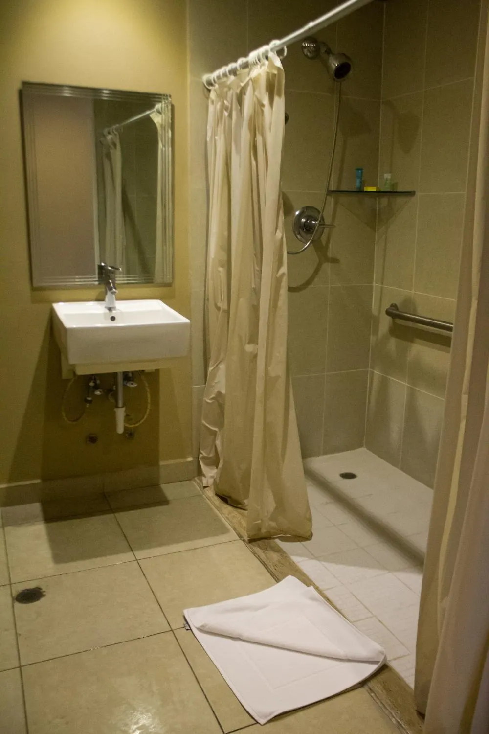 Shower in Central Park Hotel & Casino