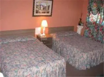 Double Room with Two Double Beds in Four Seasons Motel Double Room with Two Double Beds in Four Seasons Motel