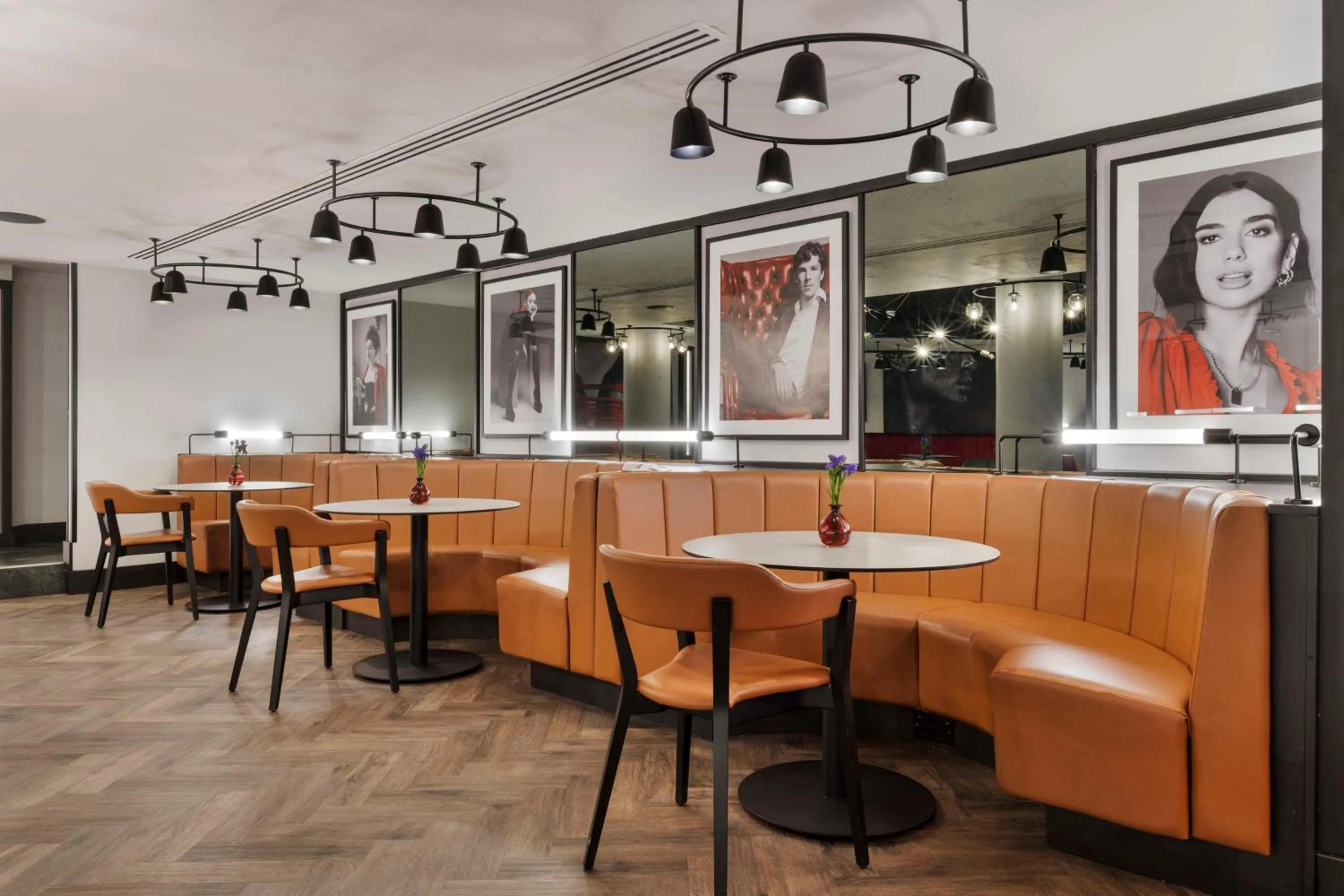 Lounge or bar in Radisson Hotel and Conference Centre London Heathrow